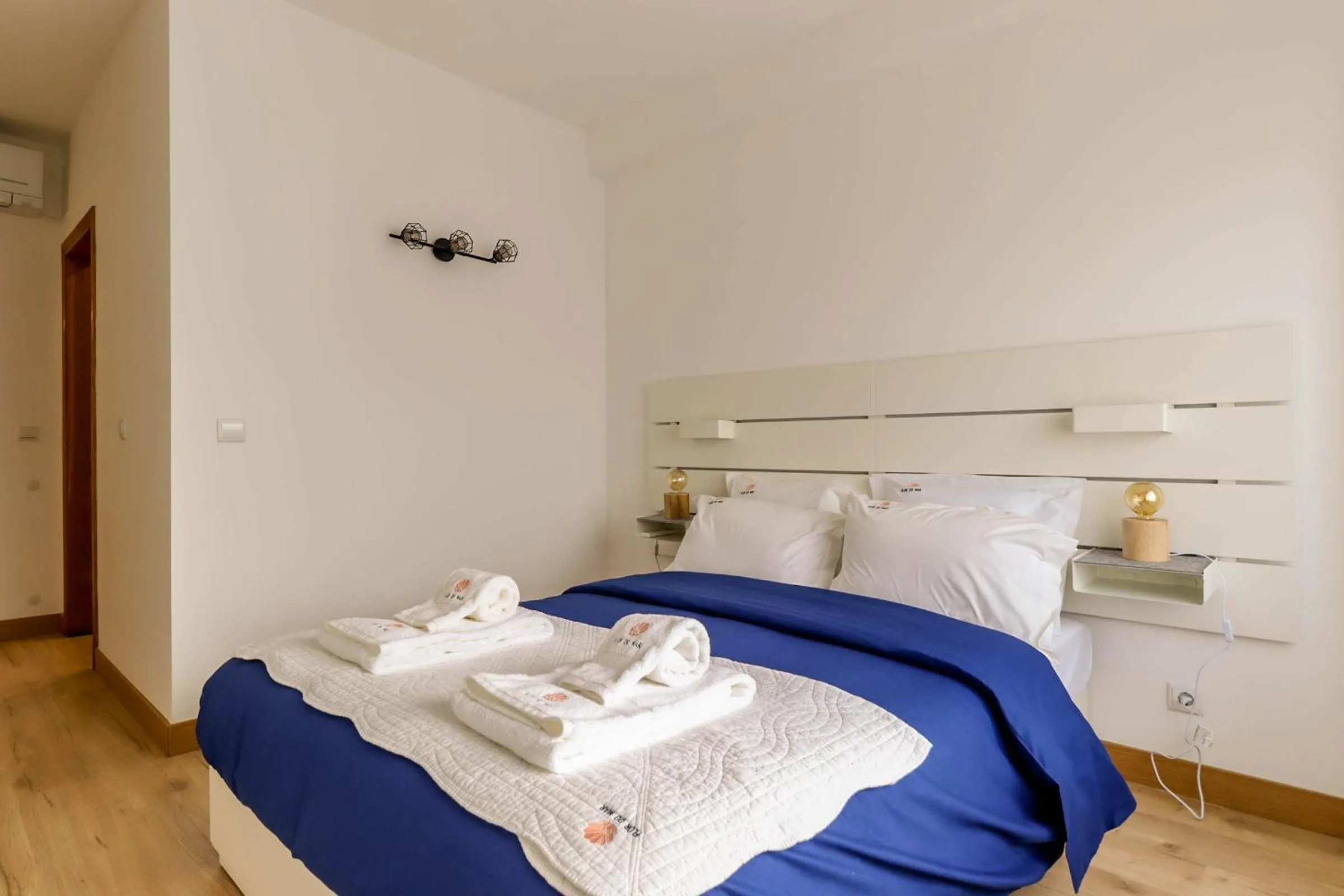 Bed in Flor do Mar - Spacious Apartment with Balcony