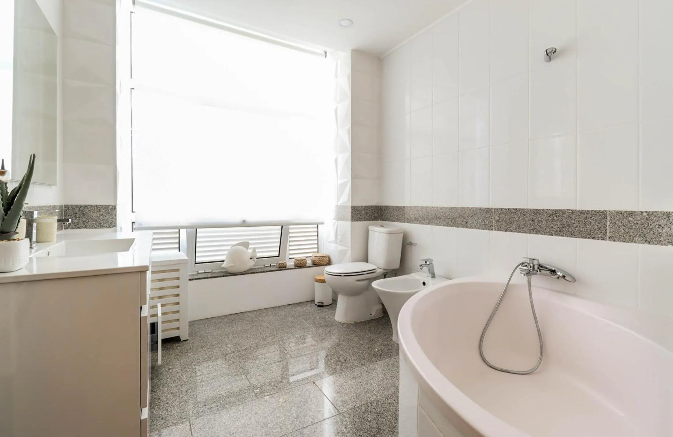 Bathroom in Flor do Mar - Spacious Apartment with Balcony