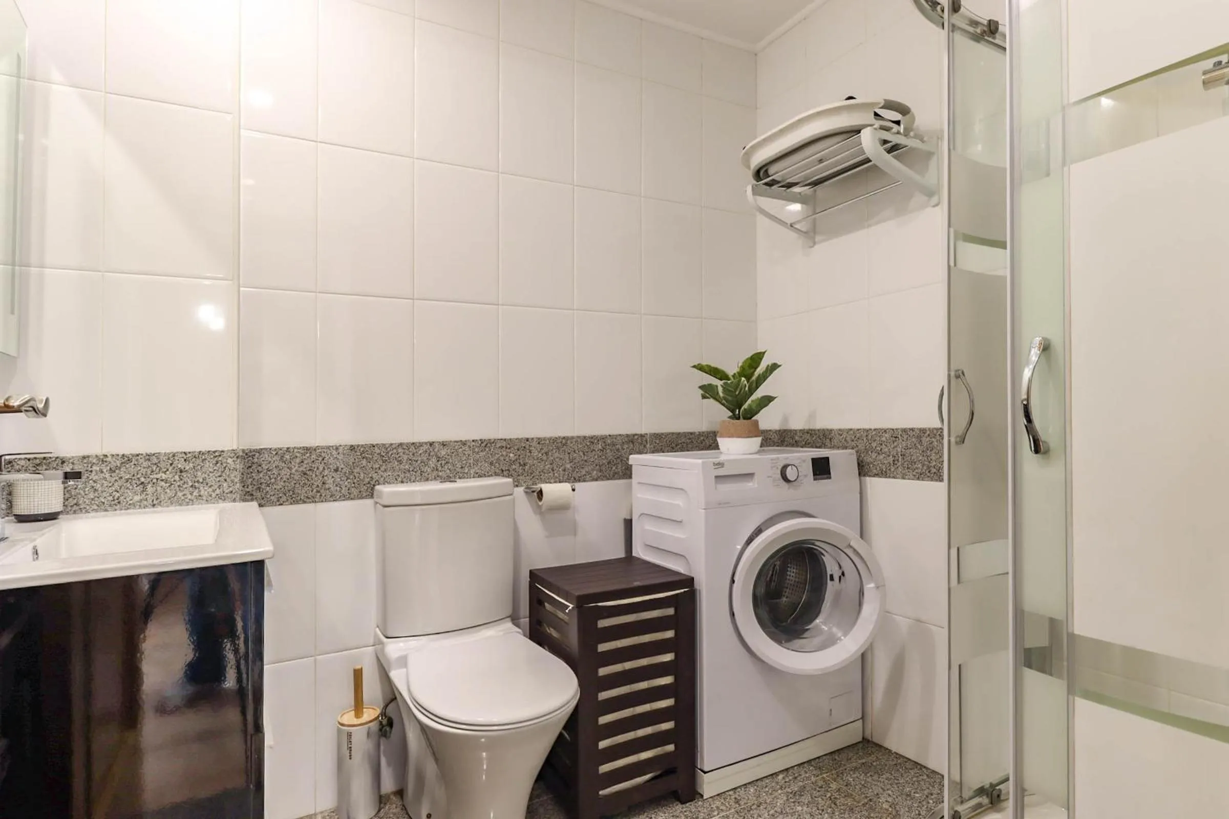 Bathroom in Flor do Mar - Spacious Apartment with Balcony