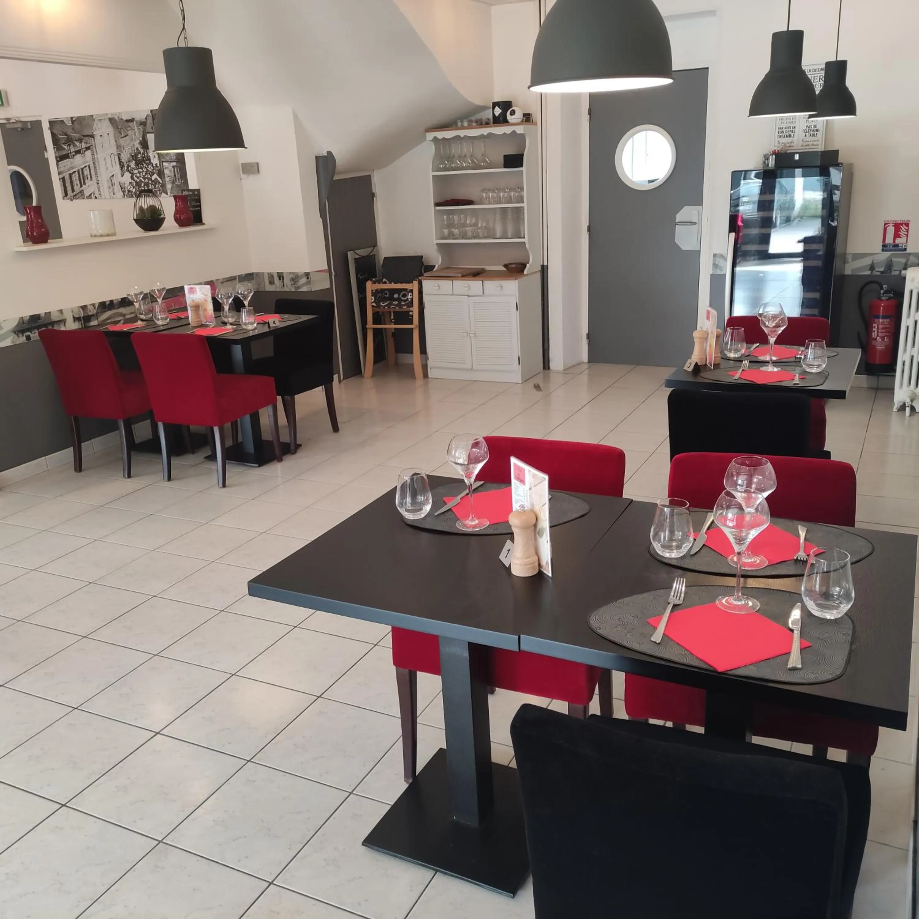 Restaurant/places to eat in Contact Hôtel de Matignon