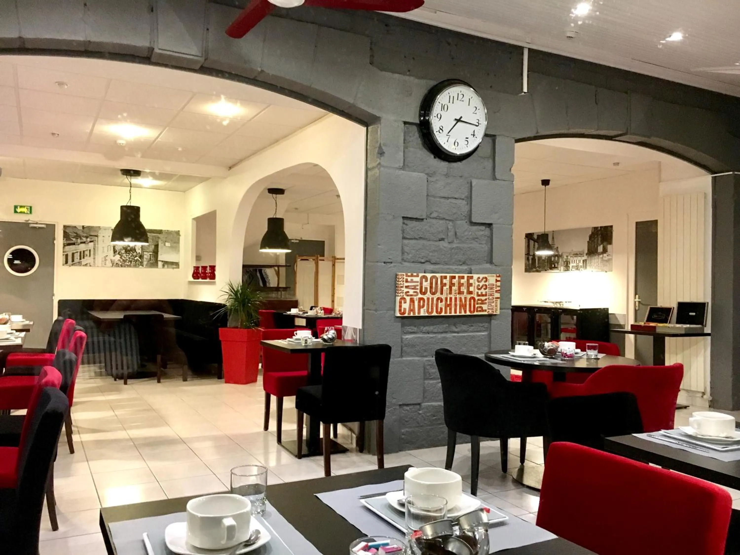 Restaurant/places to eat in Contact Hôtel de Matignon