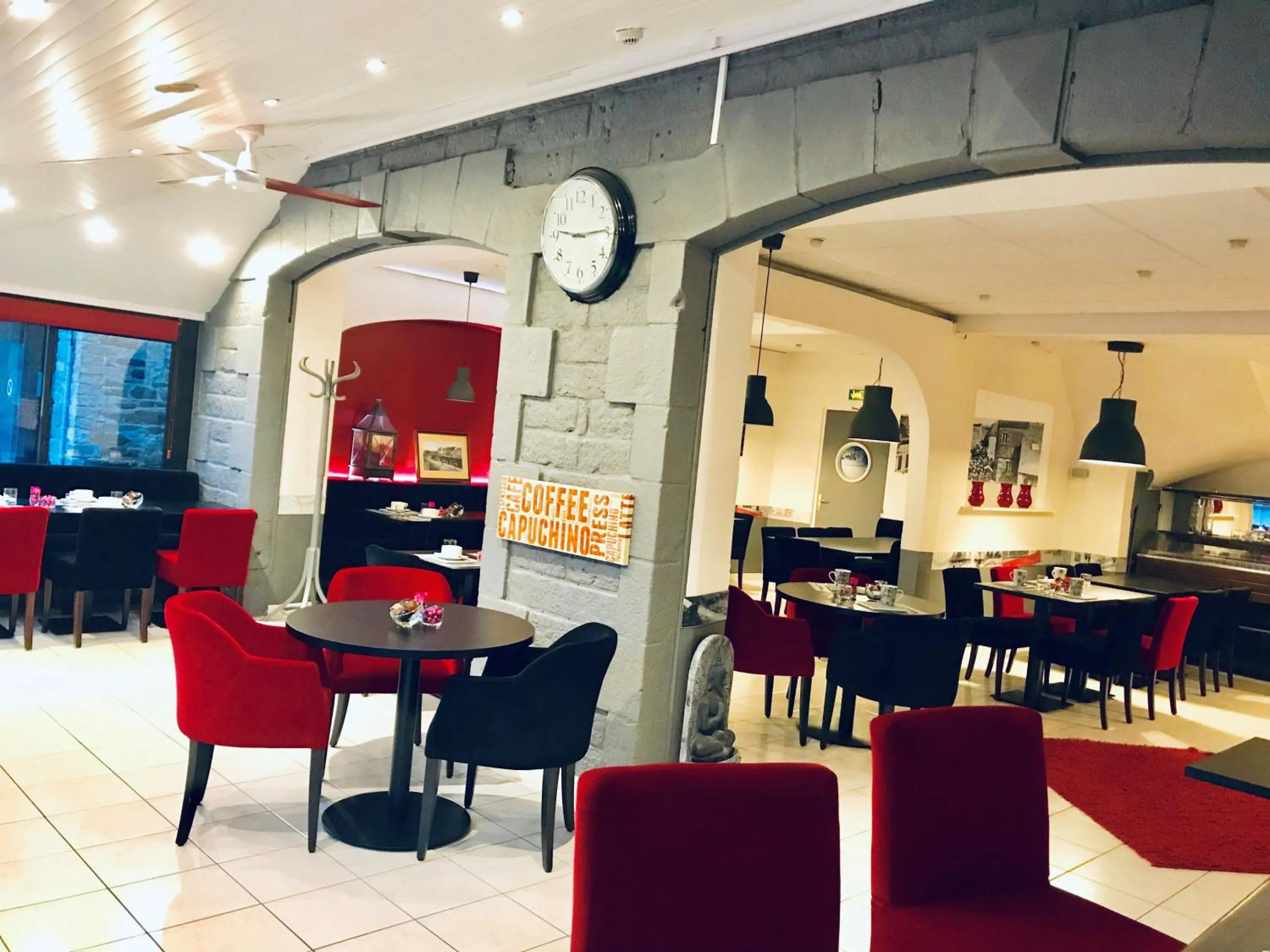 Restaurant/places to eat in Contact Hôtel de Matignon