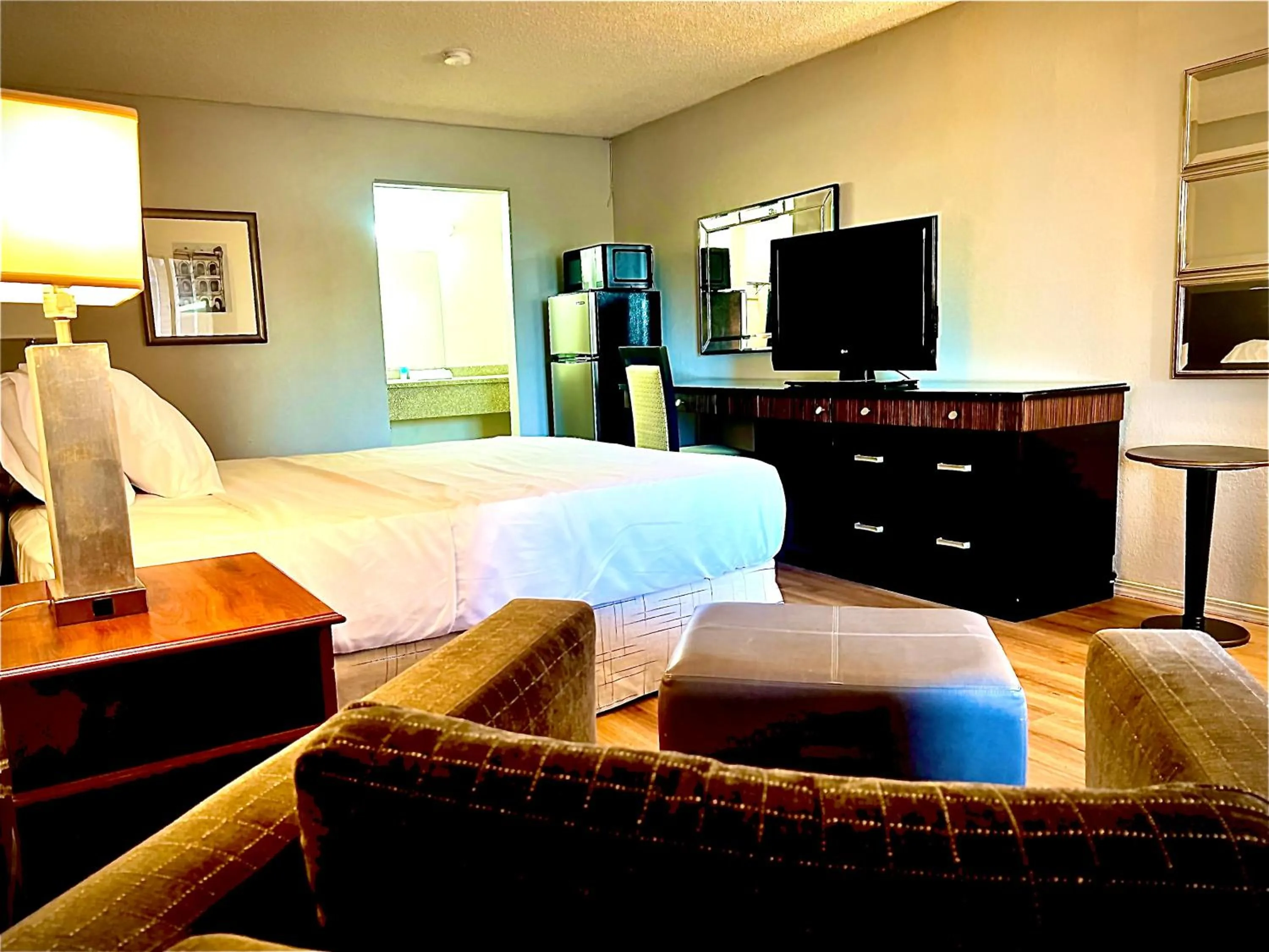 Seating area in ECONOMY INN AND SUITES