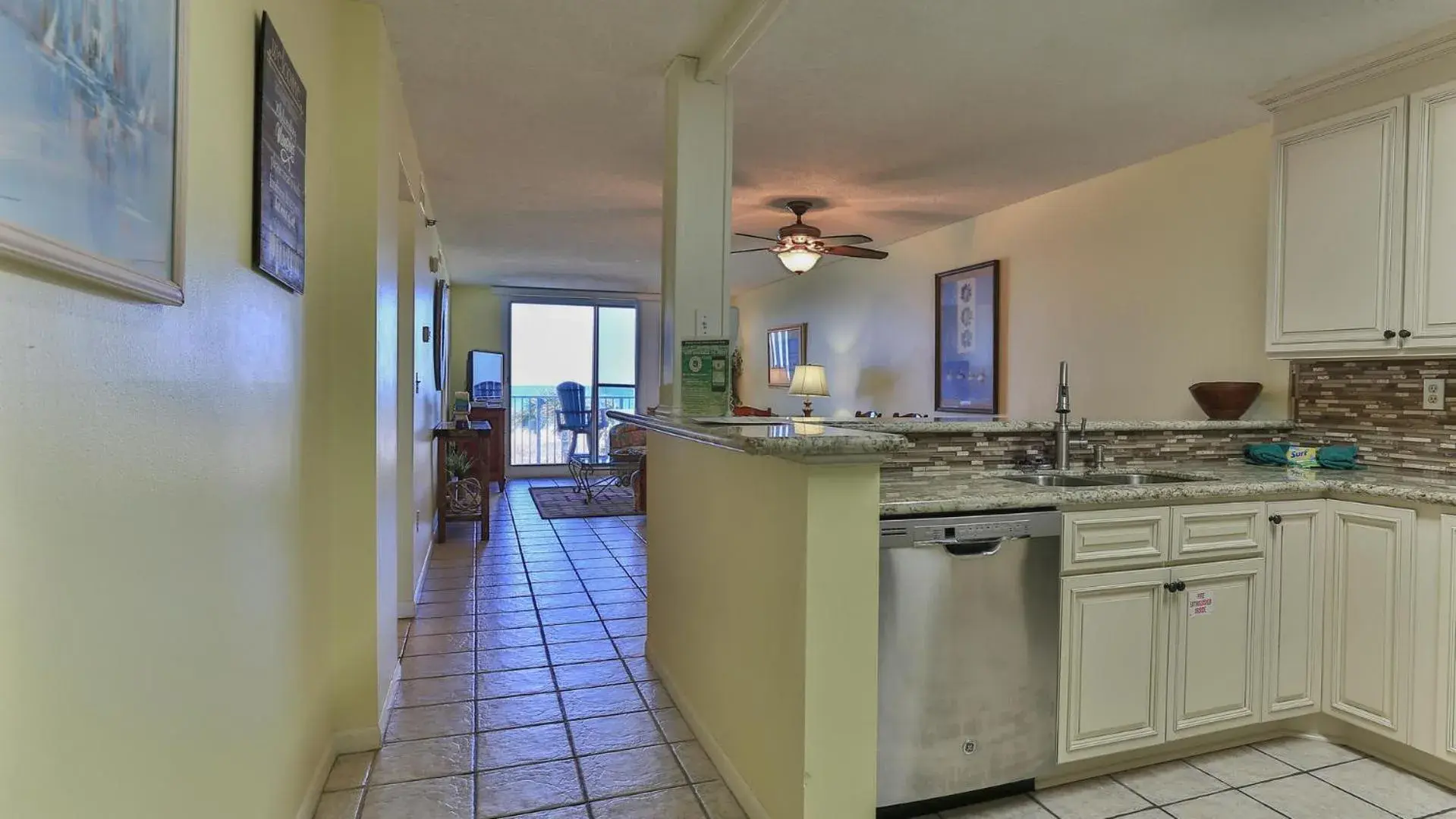 Destin on the Gulf 302 - Perfect location for a nice family getaway Destin on the Gulf 302 - Perfect location for a nice family getaway