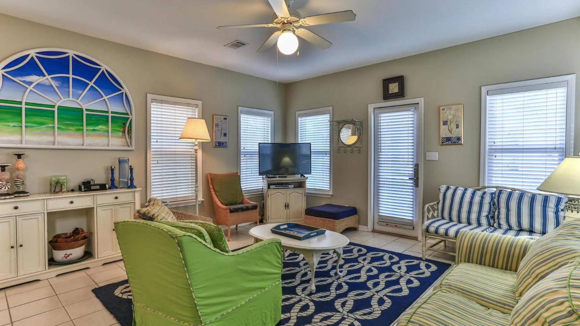 Biglows Bungalow - About a quarter mile to PRIVATE Neighborhood Beach Access, Pet Friendly, Community Pool