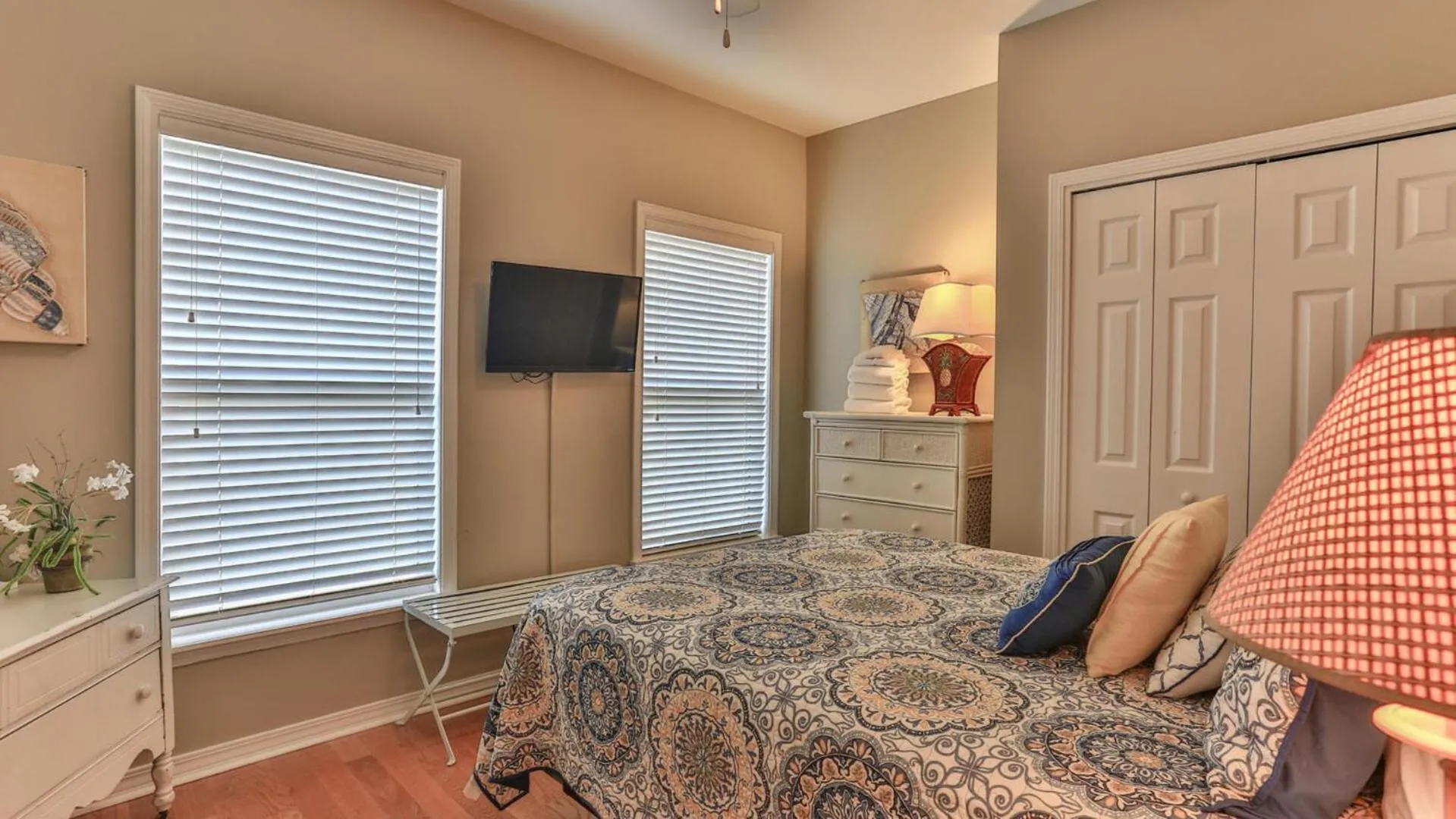 Bed in Biglows Bungalow - About a quarter mile to PRIVATE Neighborhood Beach Access, Pet Friendly, Community Pool