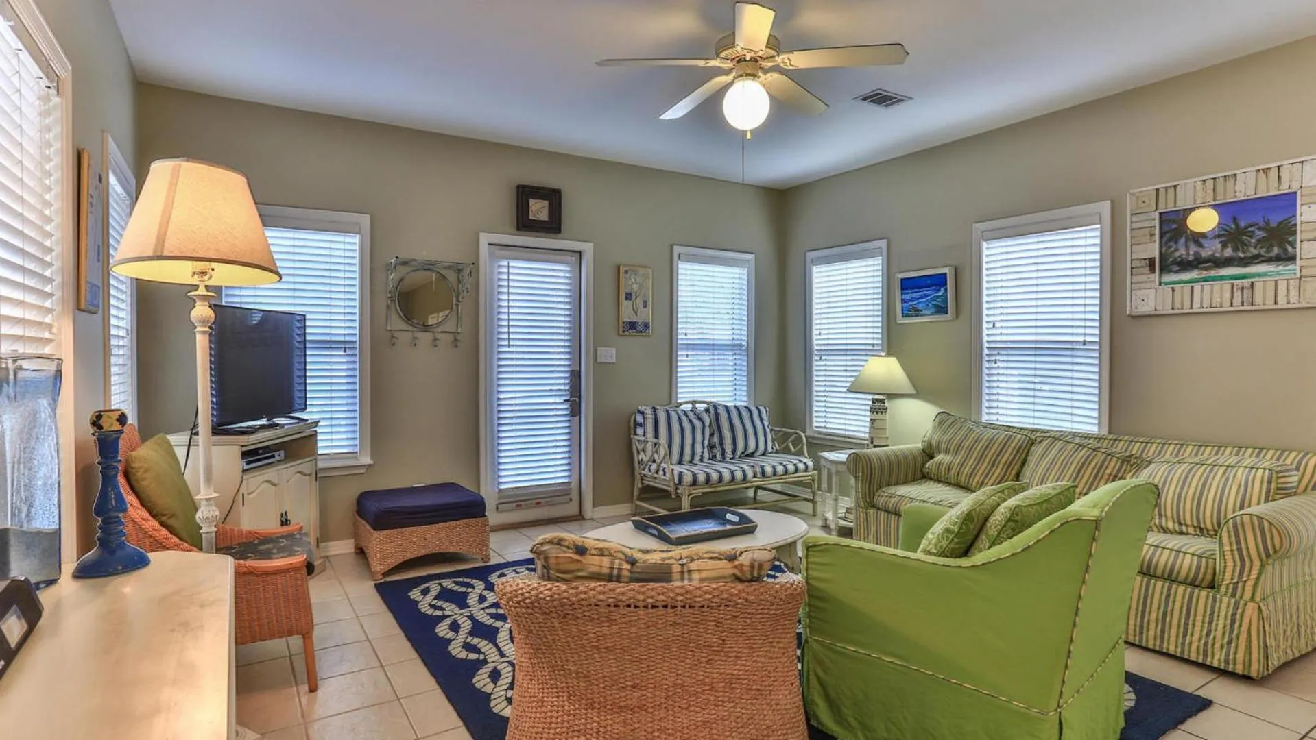 Biglows Bungalow - About a quarter mile to PRIVATE Neighborhood Beach Access, Pet Friendly, Community Pool