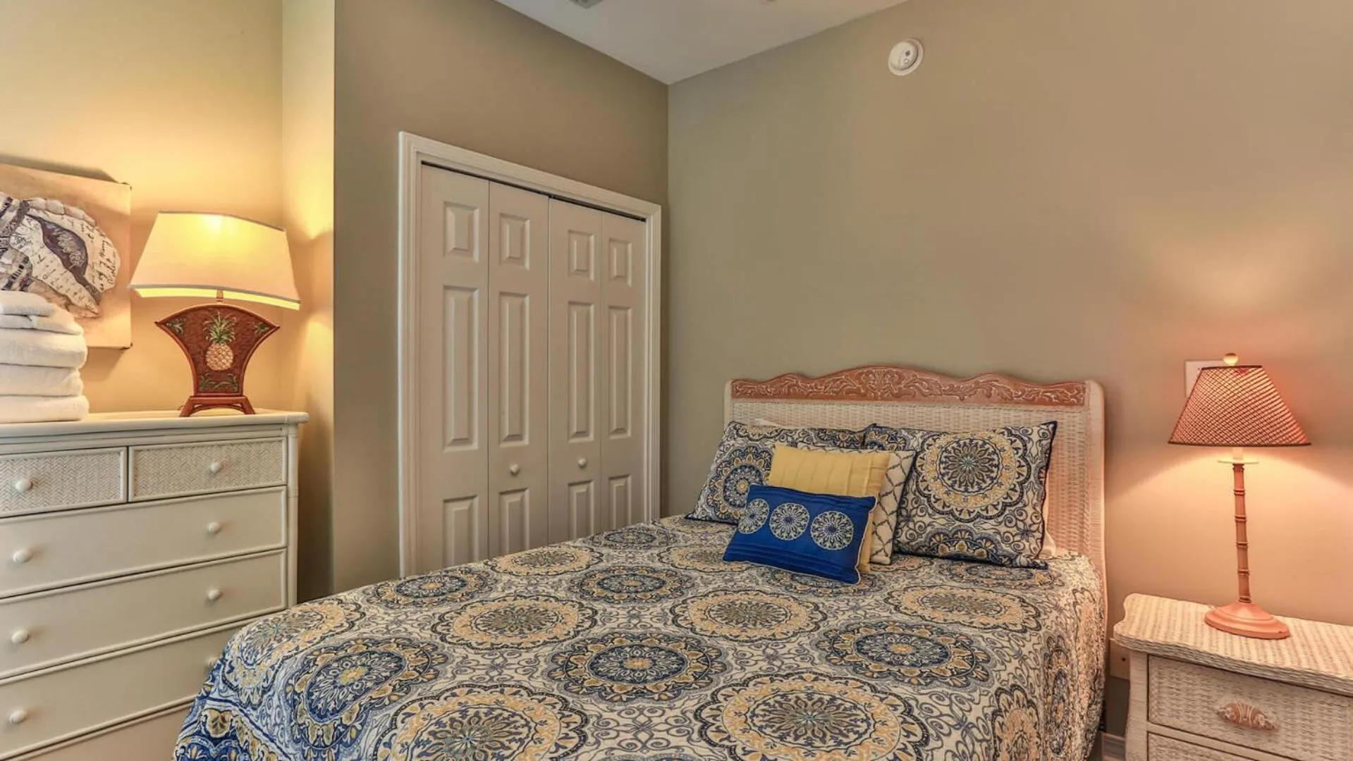Bed in Biglows Bungalow - About a quarter mile to PRIVATE Neighborhood Beach Access, Pet Friendly, Community Pool