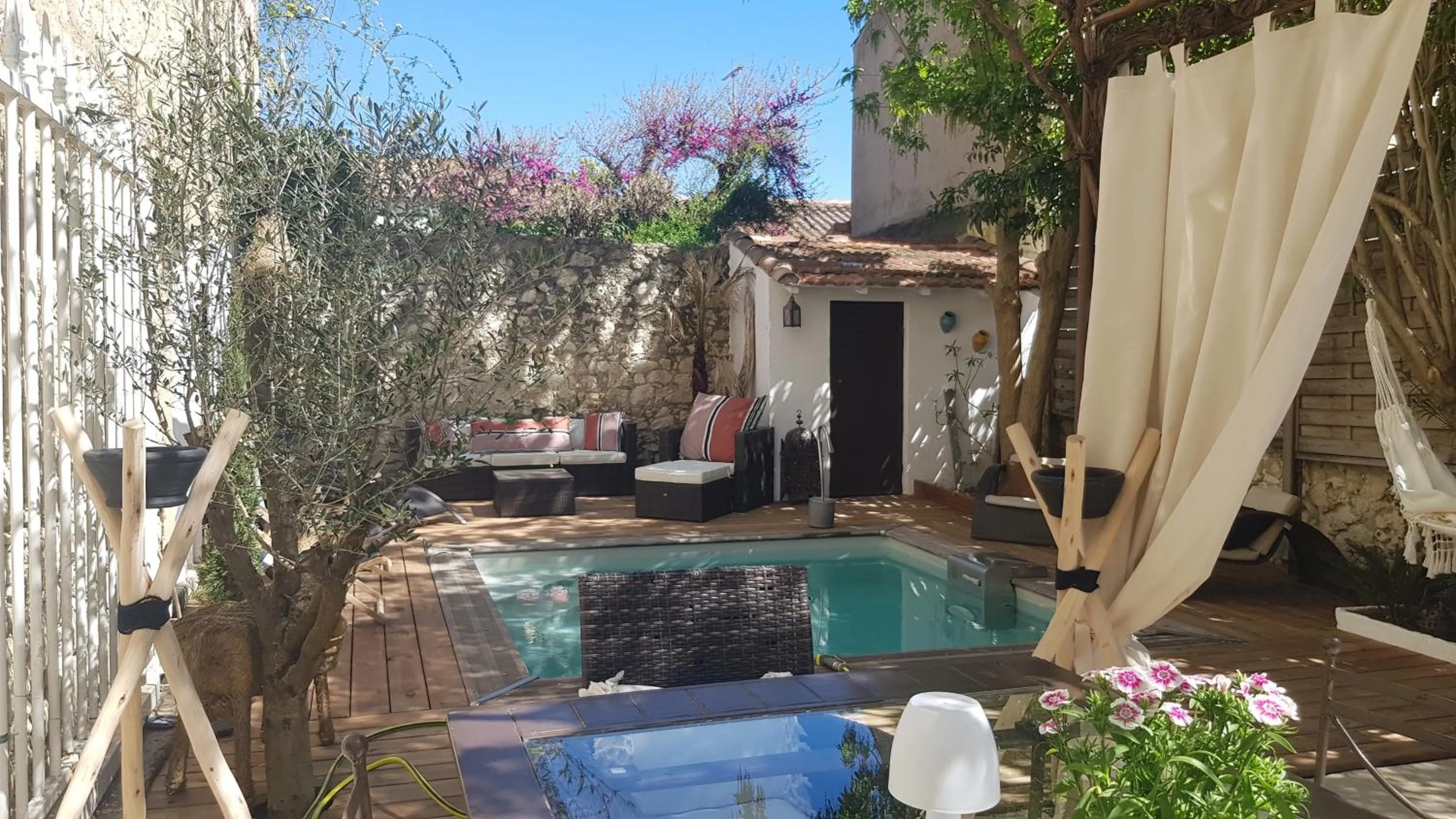 Internal: Not applicable to any particular room in La Demeure du Pressoir