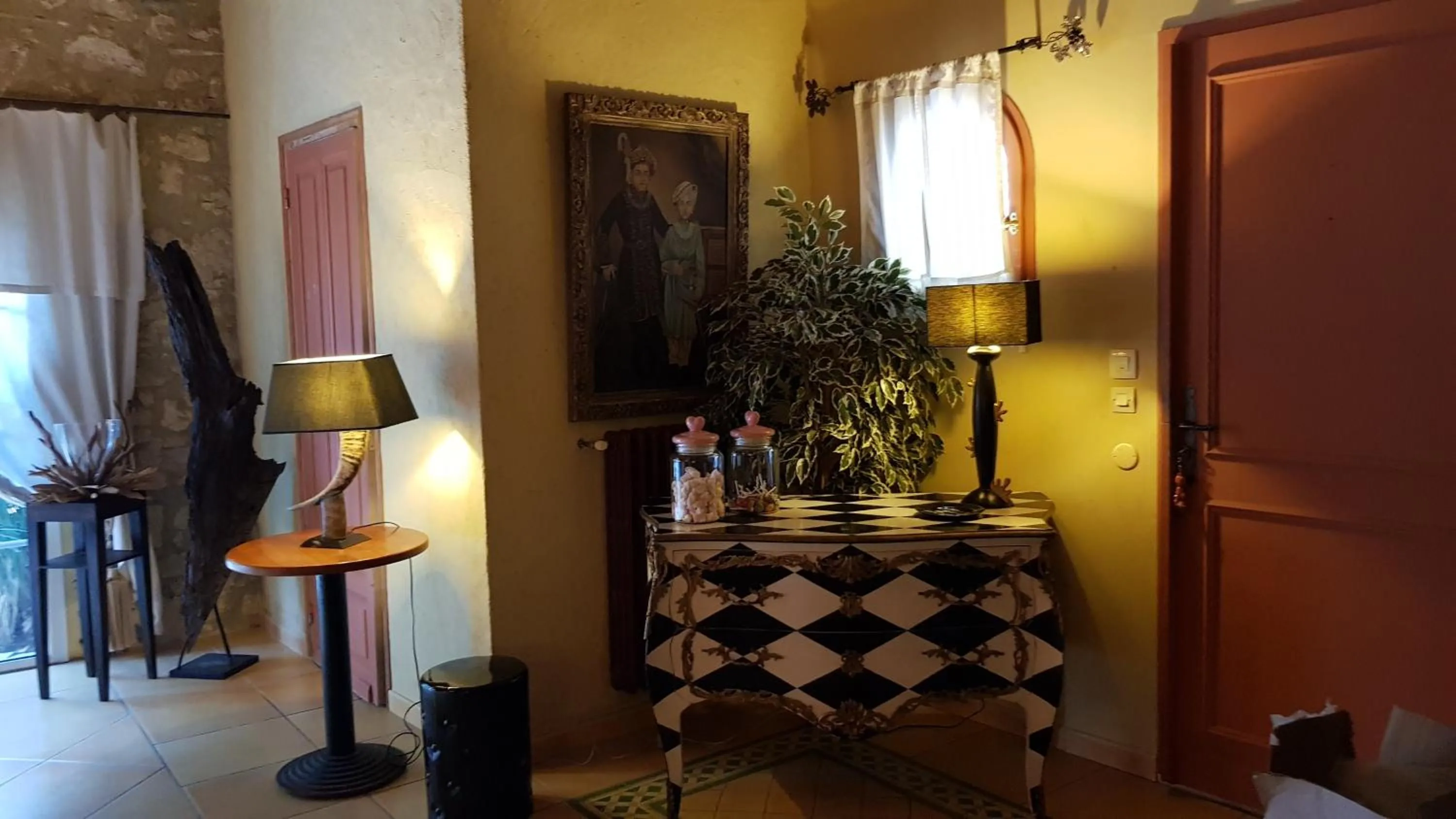 Internal: Not applicable to any particular room in La Demeure du Pressoir