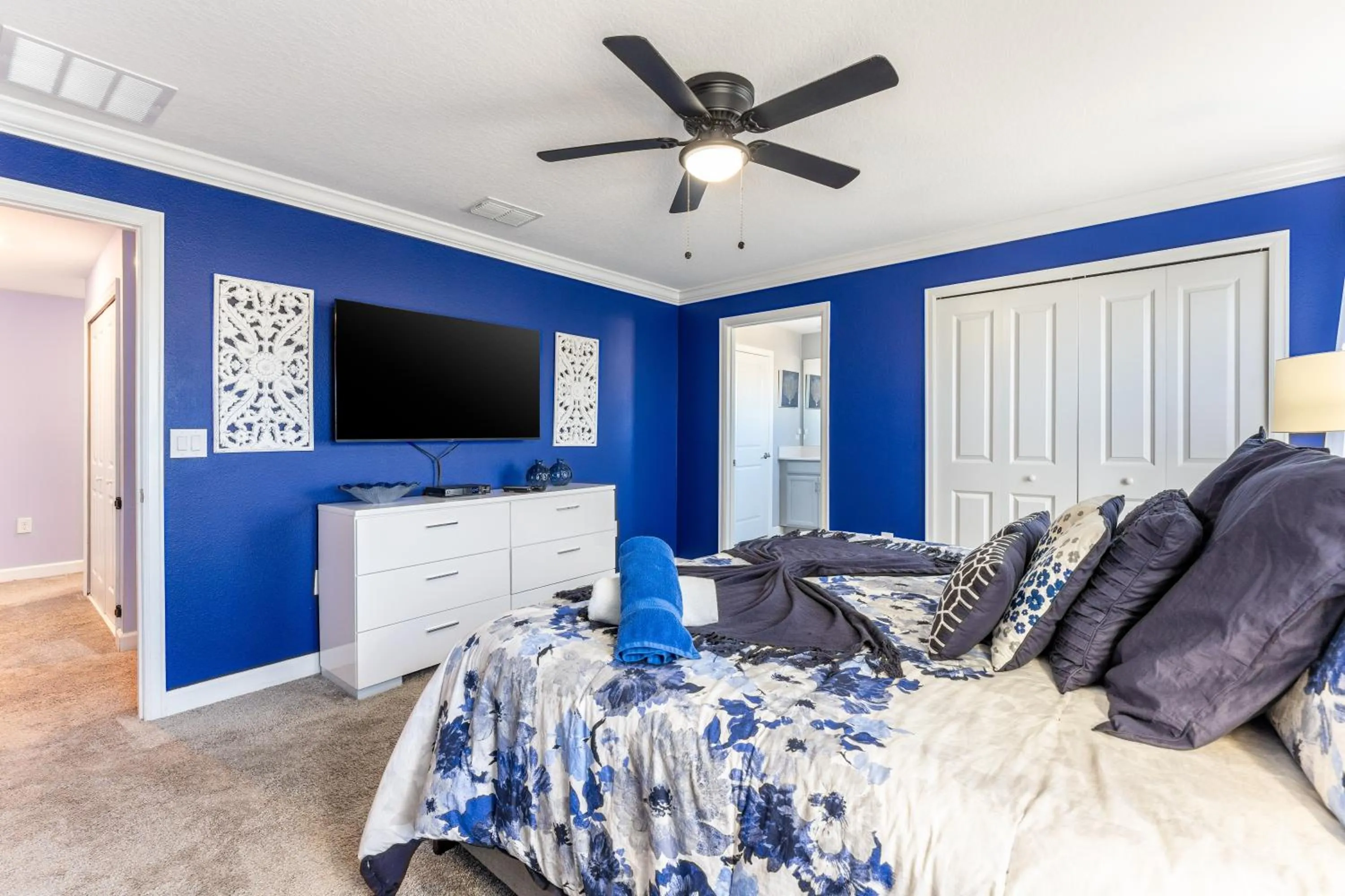 Bed in Family Retreat near Disney with Pool & Hot Tub!