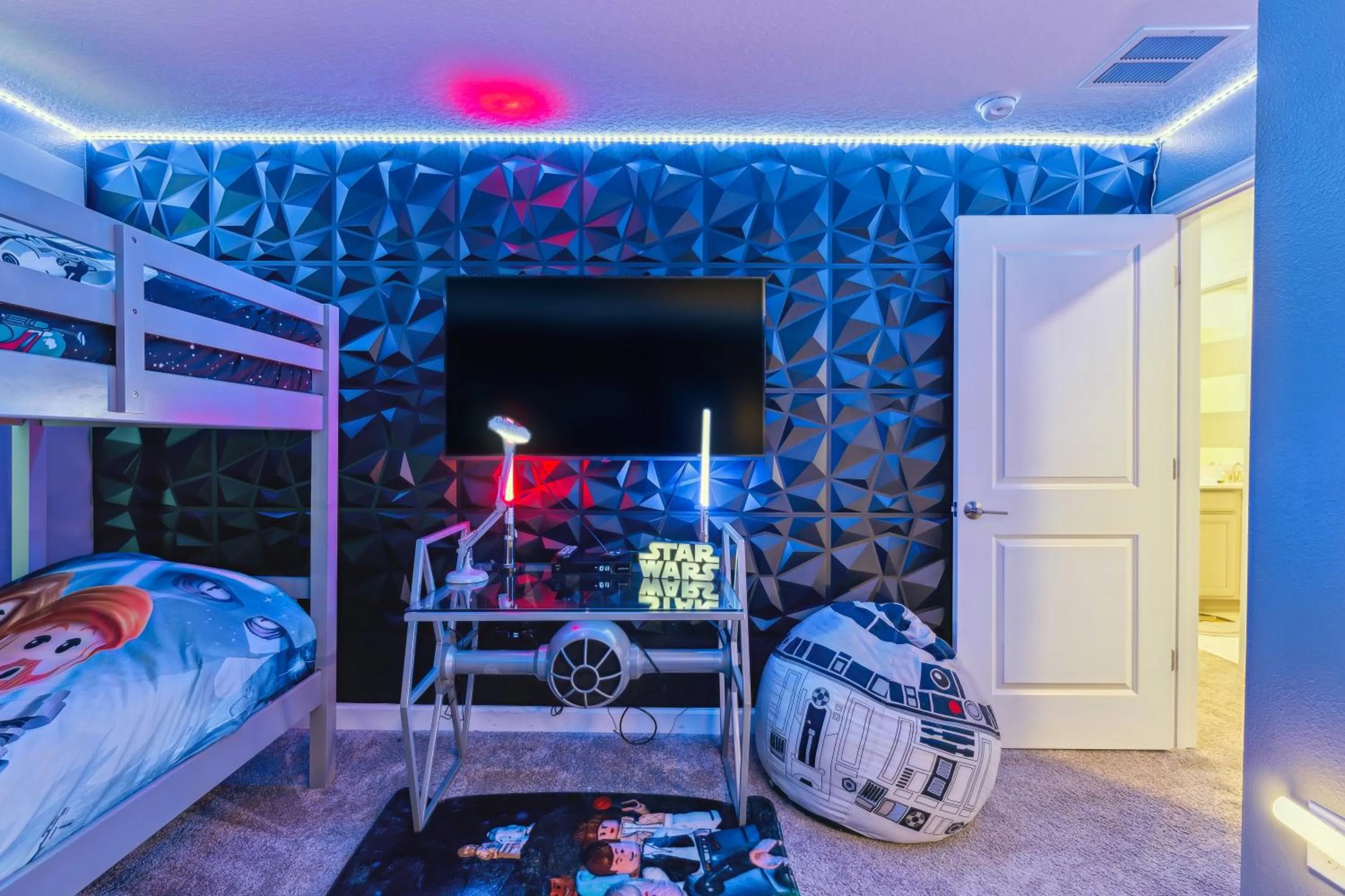 Bed in Family Retreat near Disney with Pool & Hot Tub!