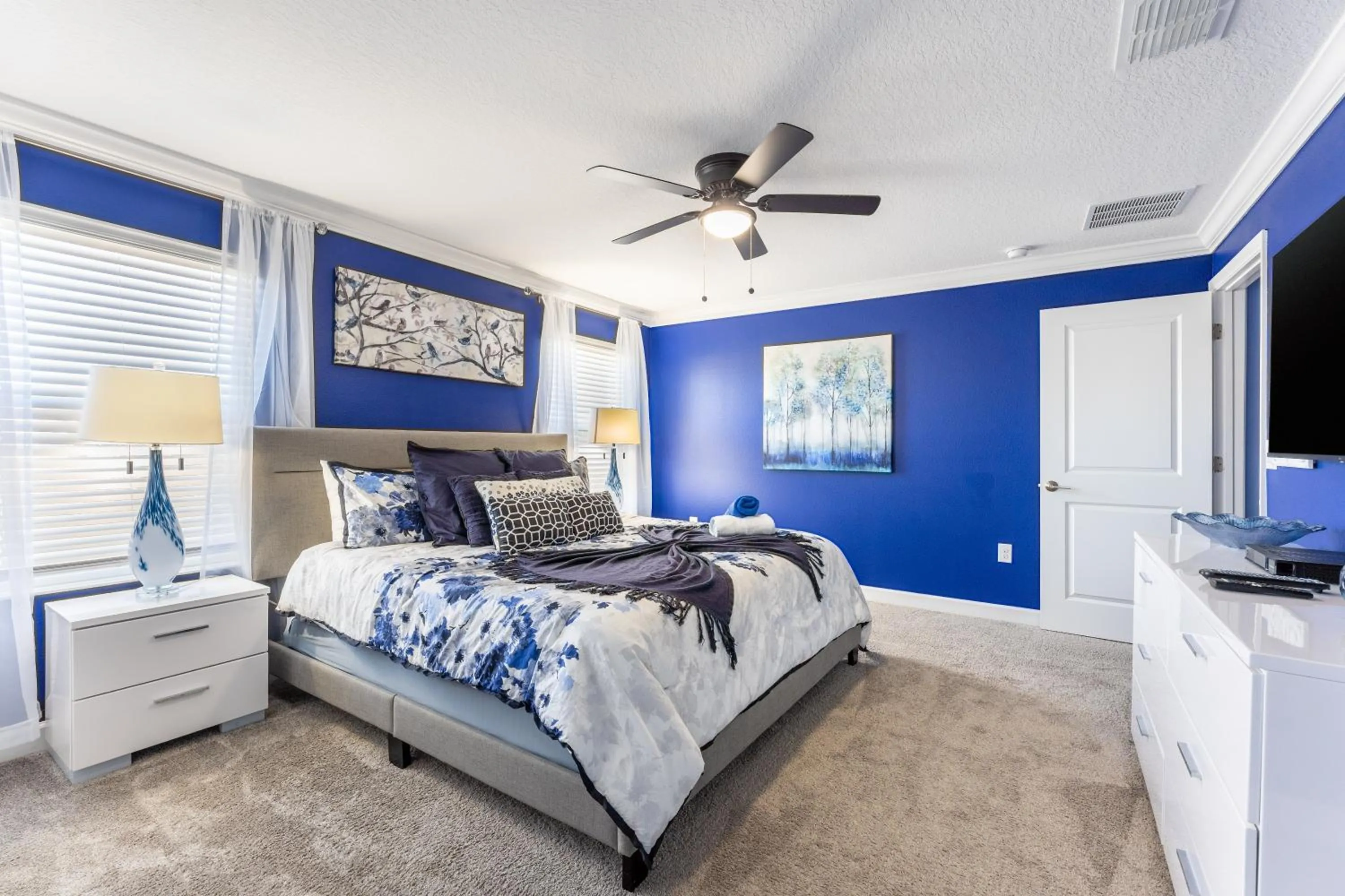 Bed in Family Retreat near Disney with Pool & Hot Tub!