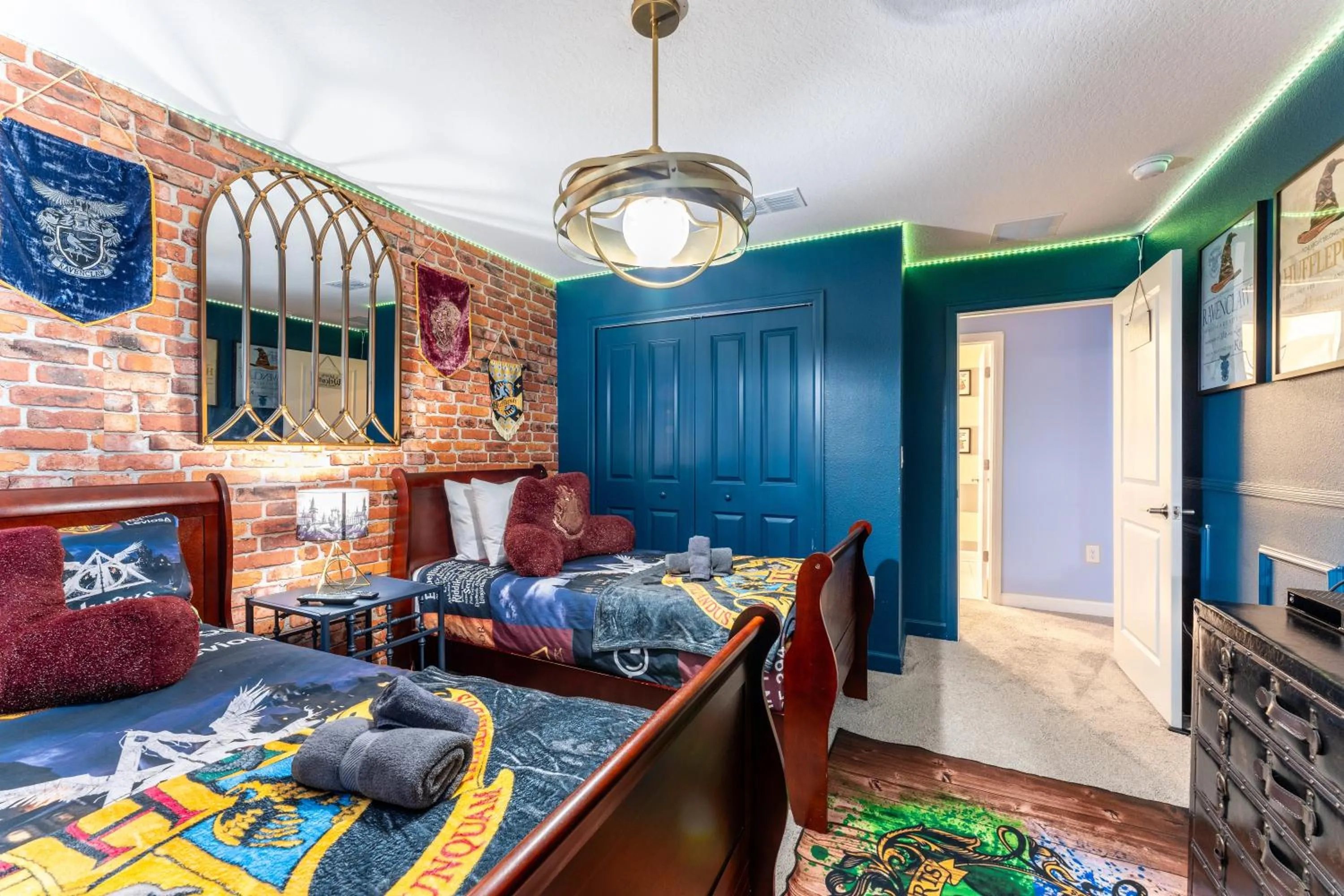 Bed in Family Retreat near Disney with Pool & Hot Tub!