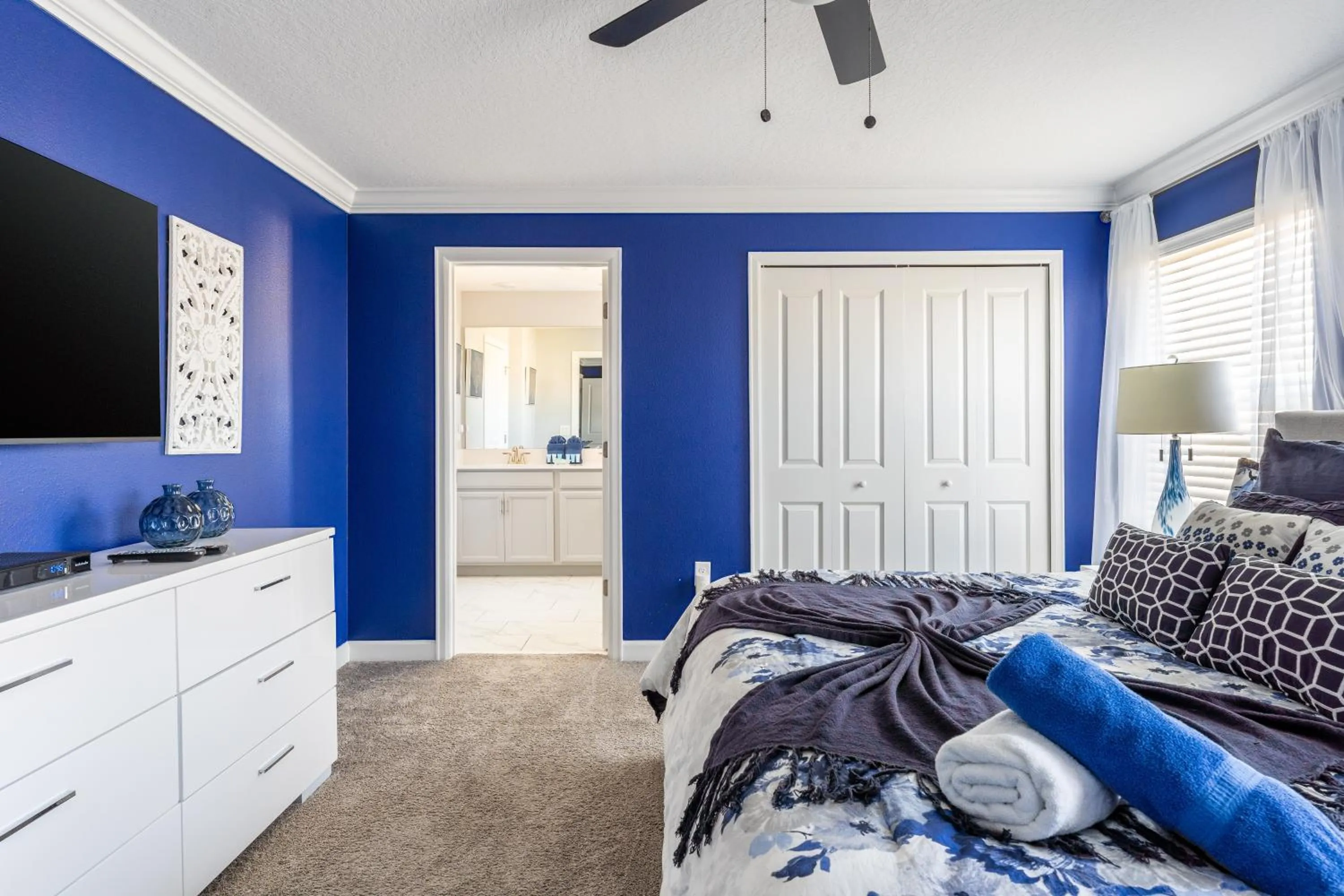 Bed in Family Retreat near Disney with Pool & Hot Tub!