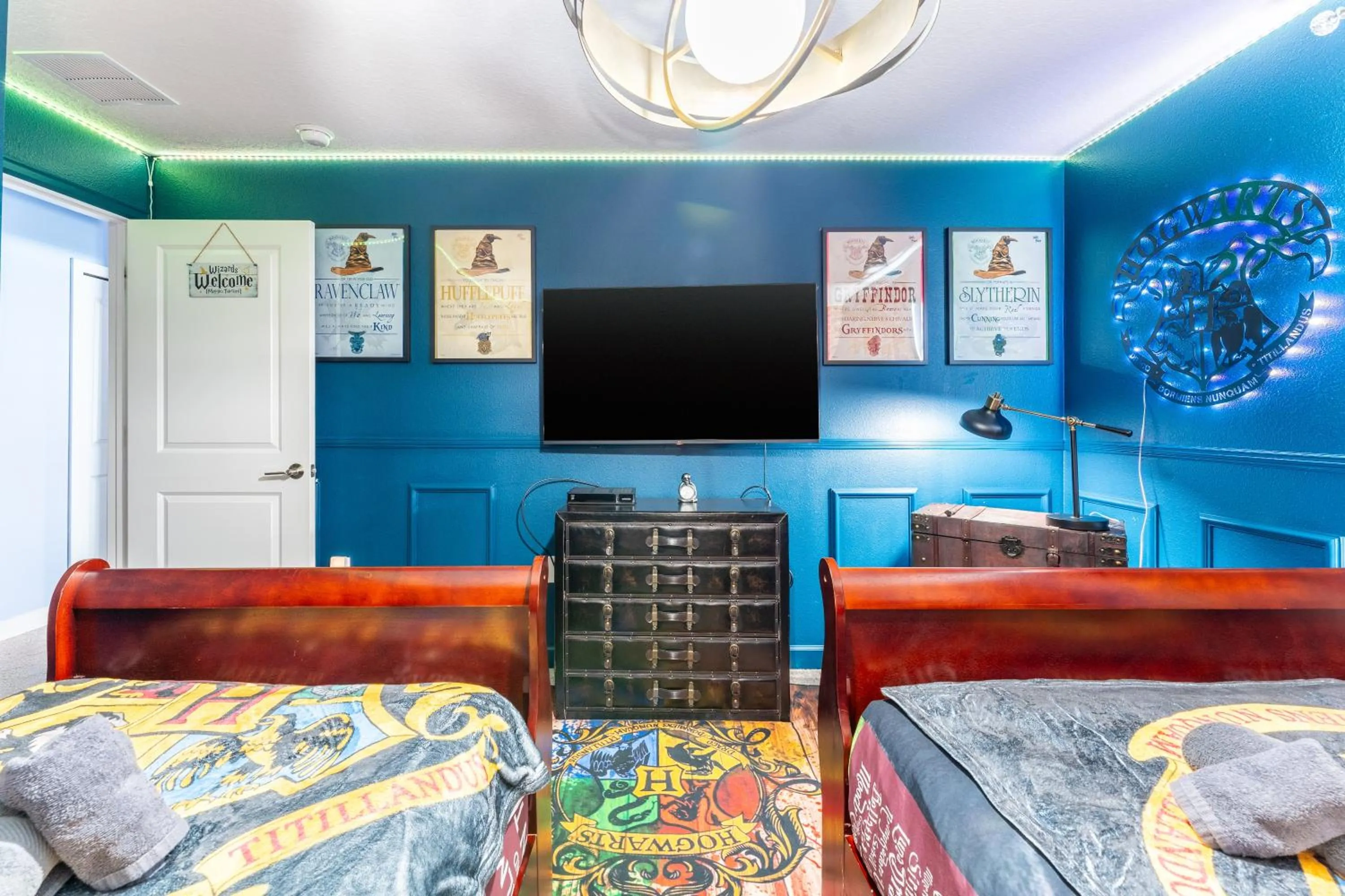 Bed in Family Retreat near Disney with Pool & Hot Tub!