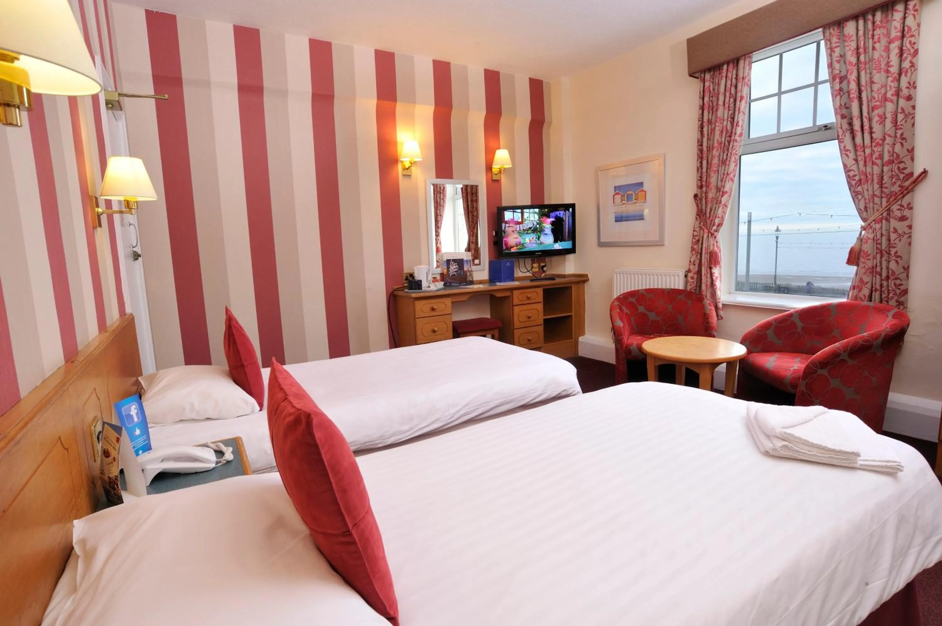 Bed in Claremont Hotel - All Inclusive!