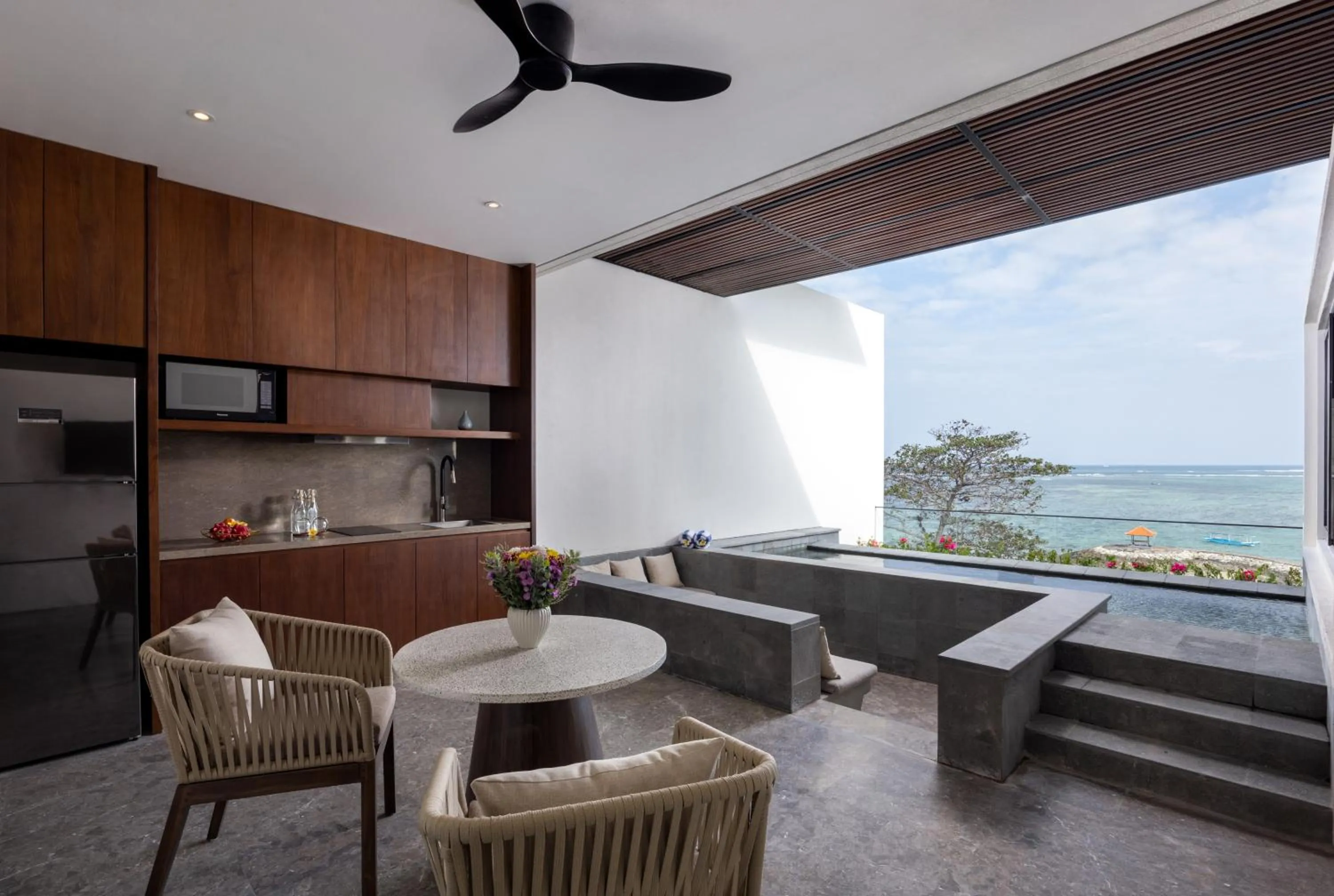 Coffee/tea facilities in Sumitra Luxury Villas & Resort by Pramana