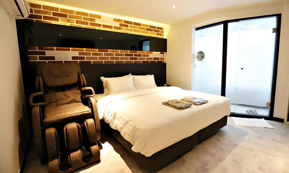 Photo of the whole room, Bed in Incheon Illuwa Hotel