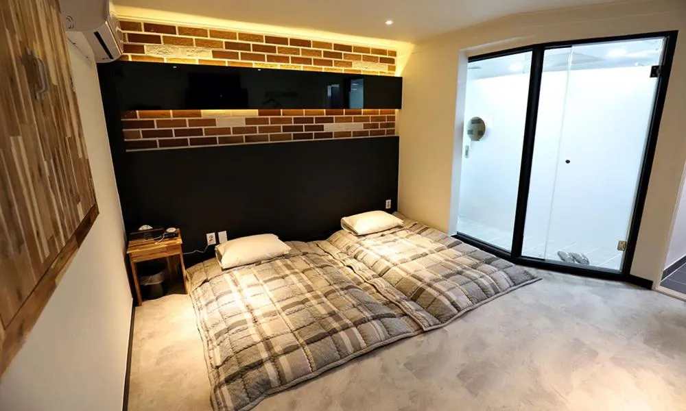 Photo of the whole room, Bed in Incheon Illuwa Hotel