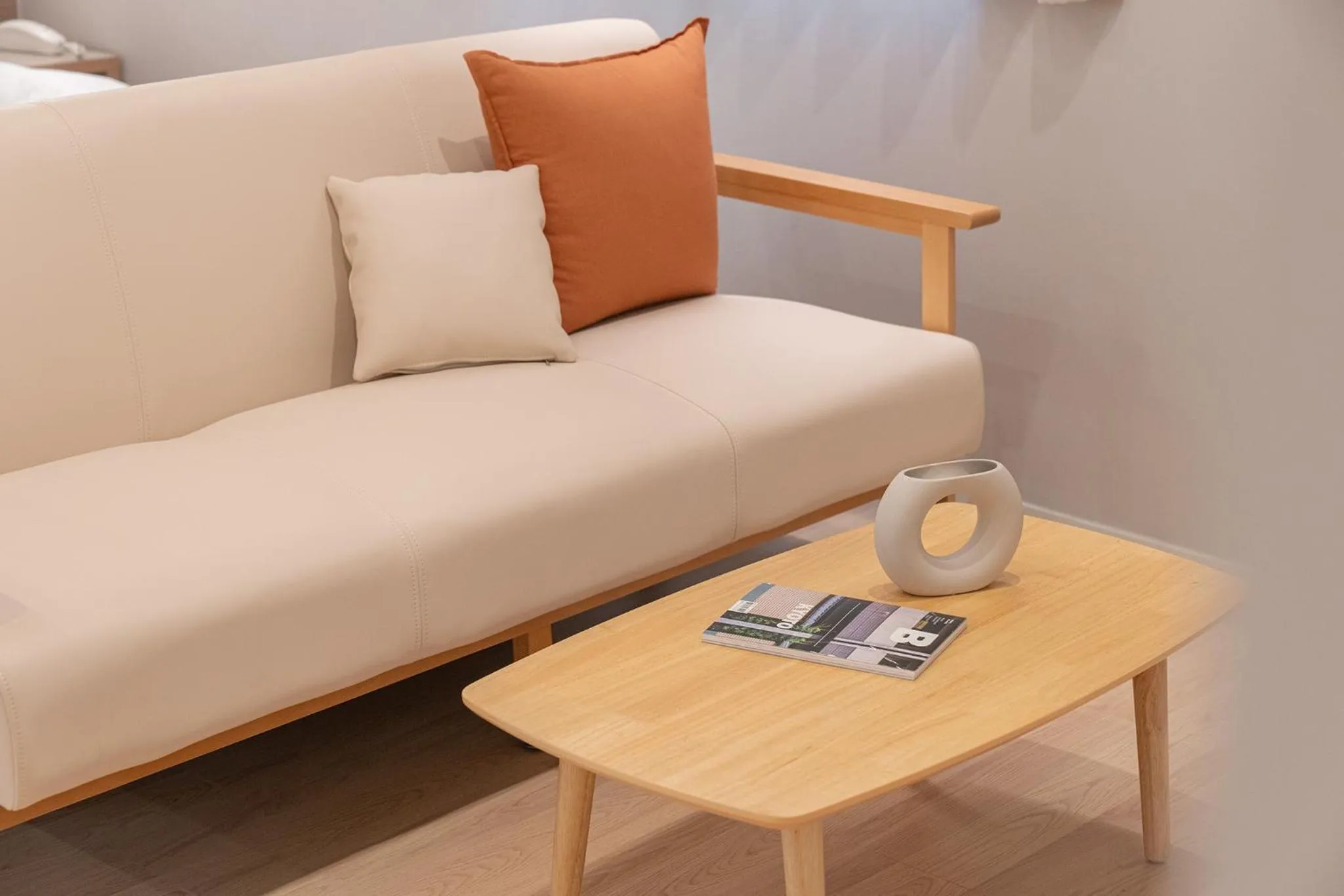 Living room, Bed in Cheonan Aank Hotel Seongjeong