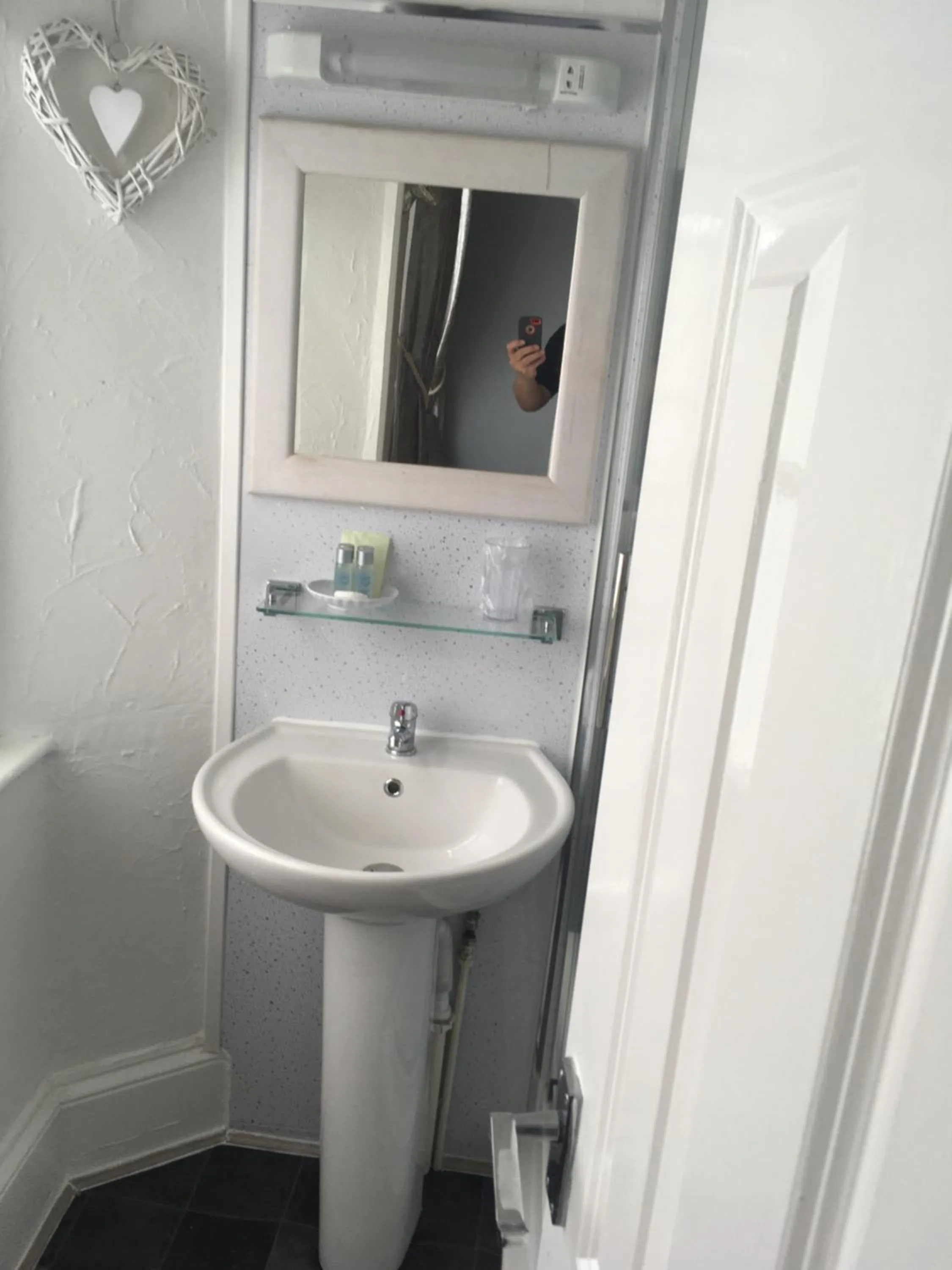 Bathroom in Newburgh Guesthouse