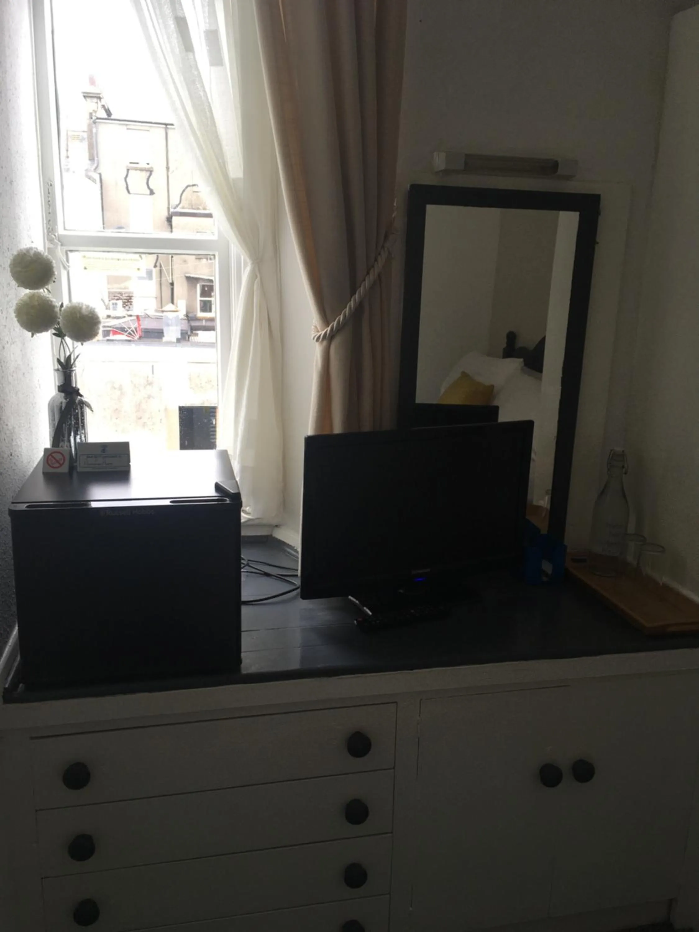 TV and multimedia in Newburgh Guesthouse