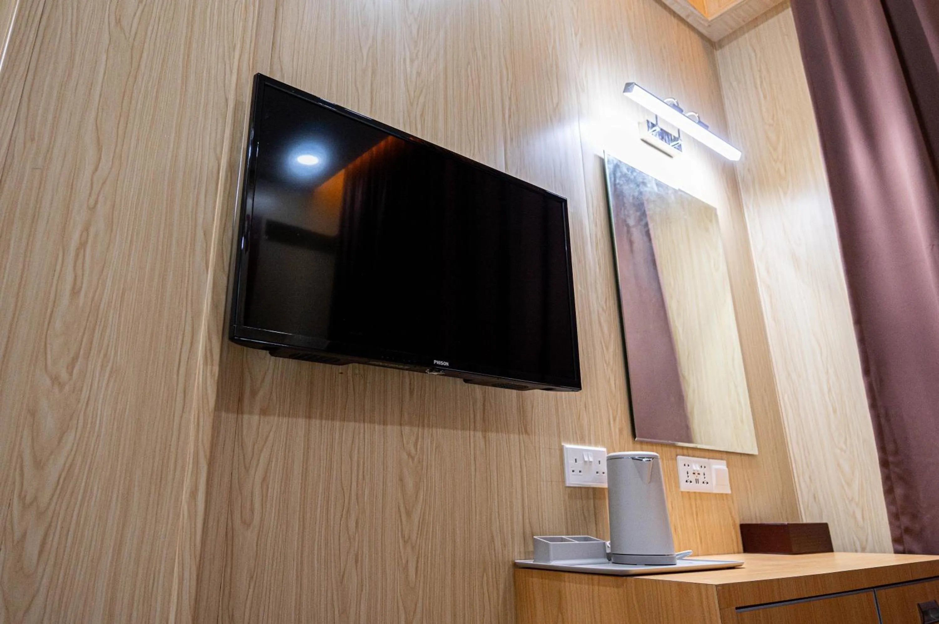 TV and multimedia in Semporna Garden Hotel