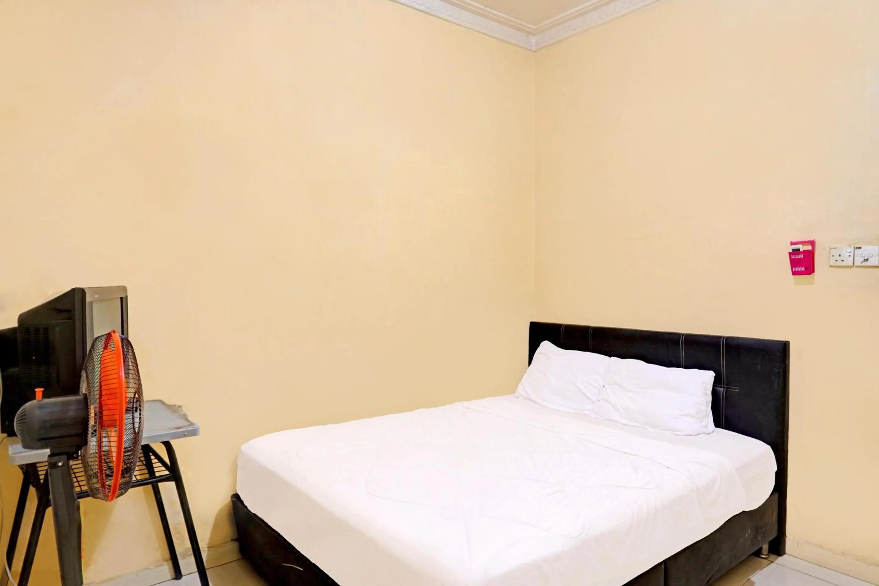 Bedroom, Bed in Hotel O Toyo Homestay Syariah