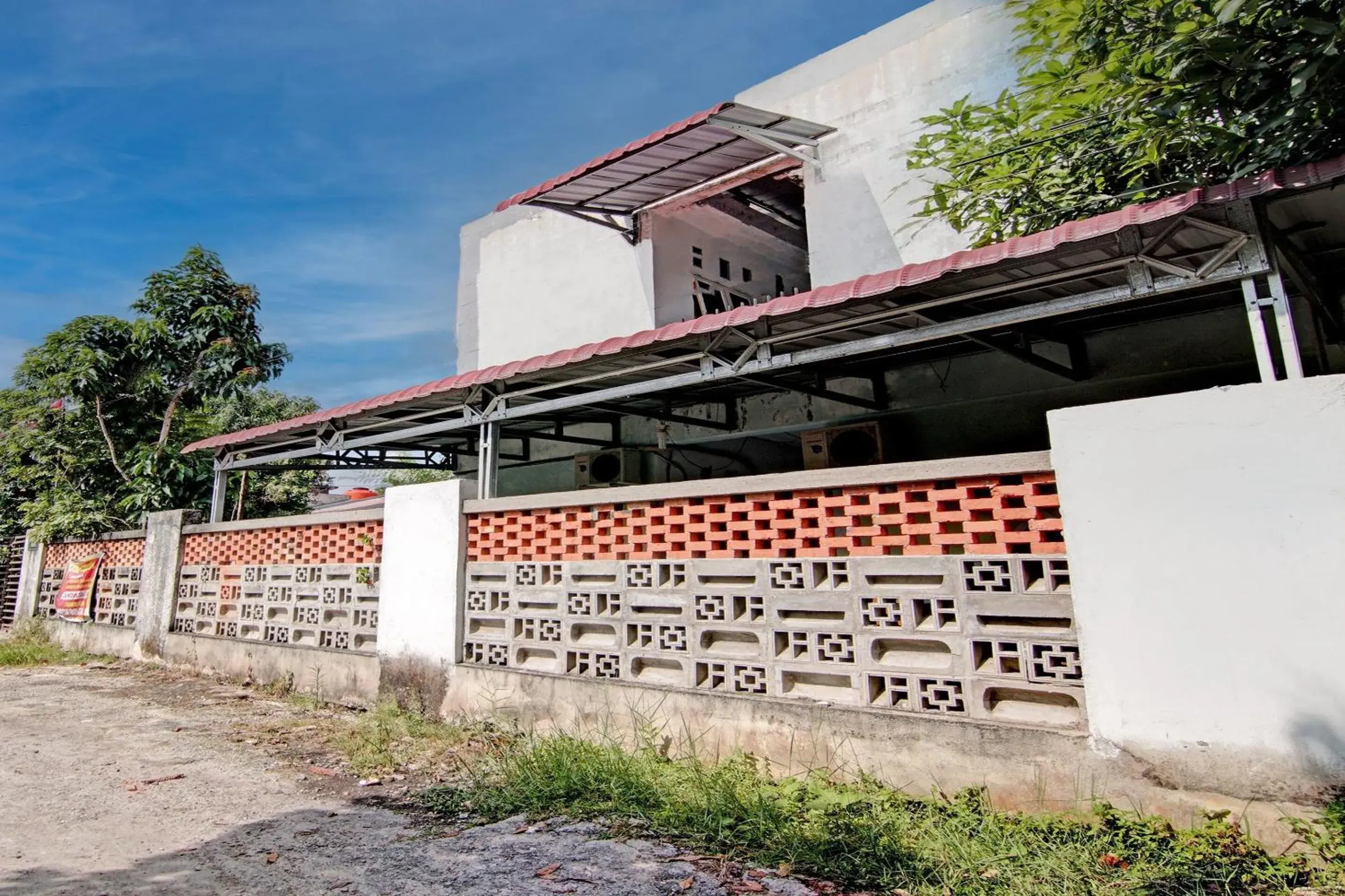 Facade/entrance in Hotel O Marvel House Syariah Facade/entrance in Hotel O Marvel House Syariah