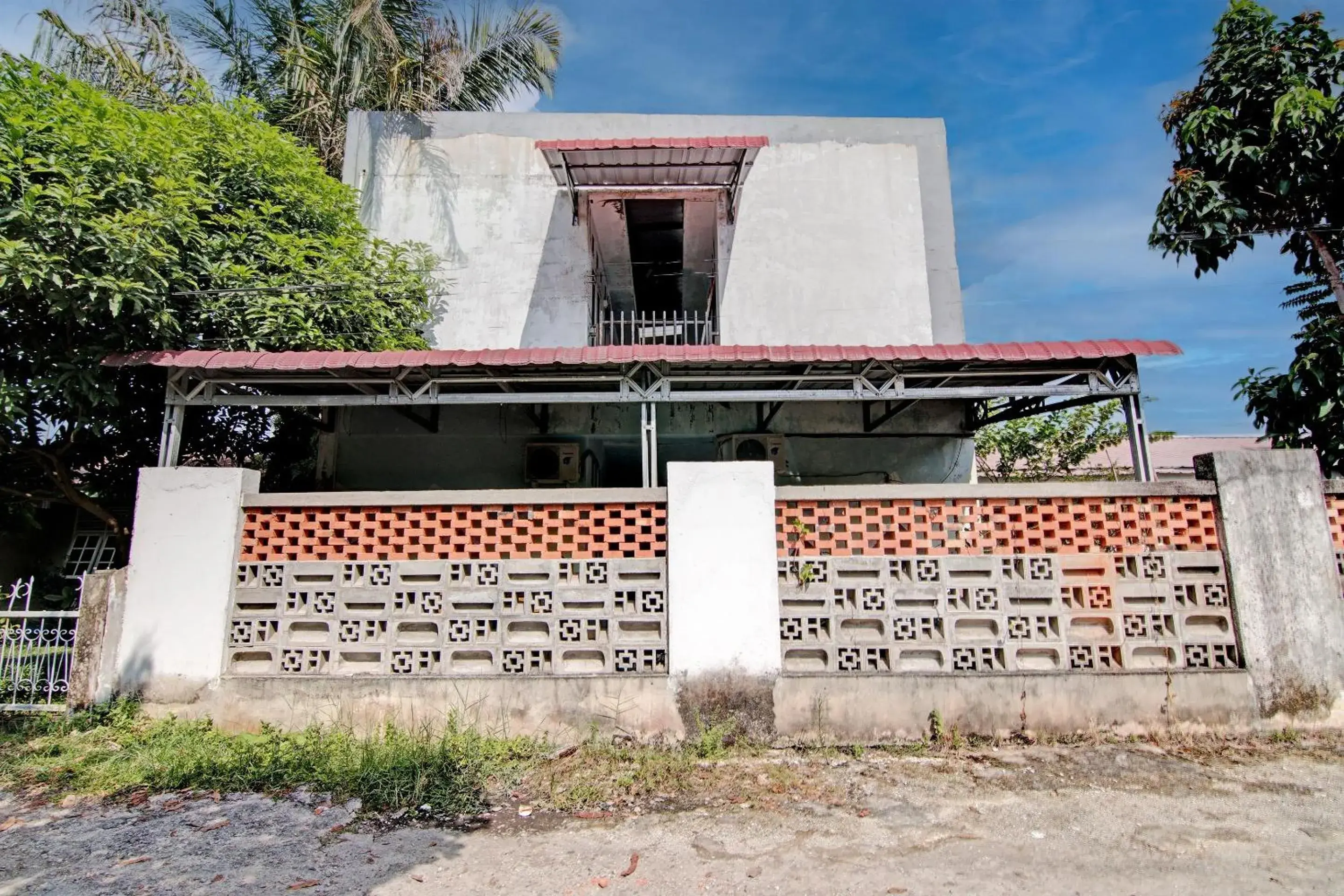 Facade/entrance in Hotel O Marvel House Syariah Facade/entrance in Hotel O Marvel House Syariah