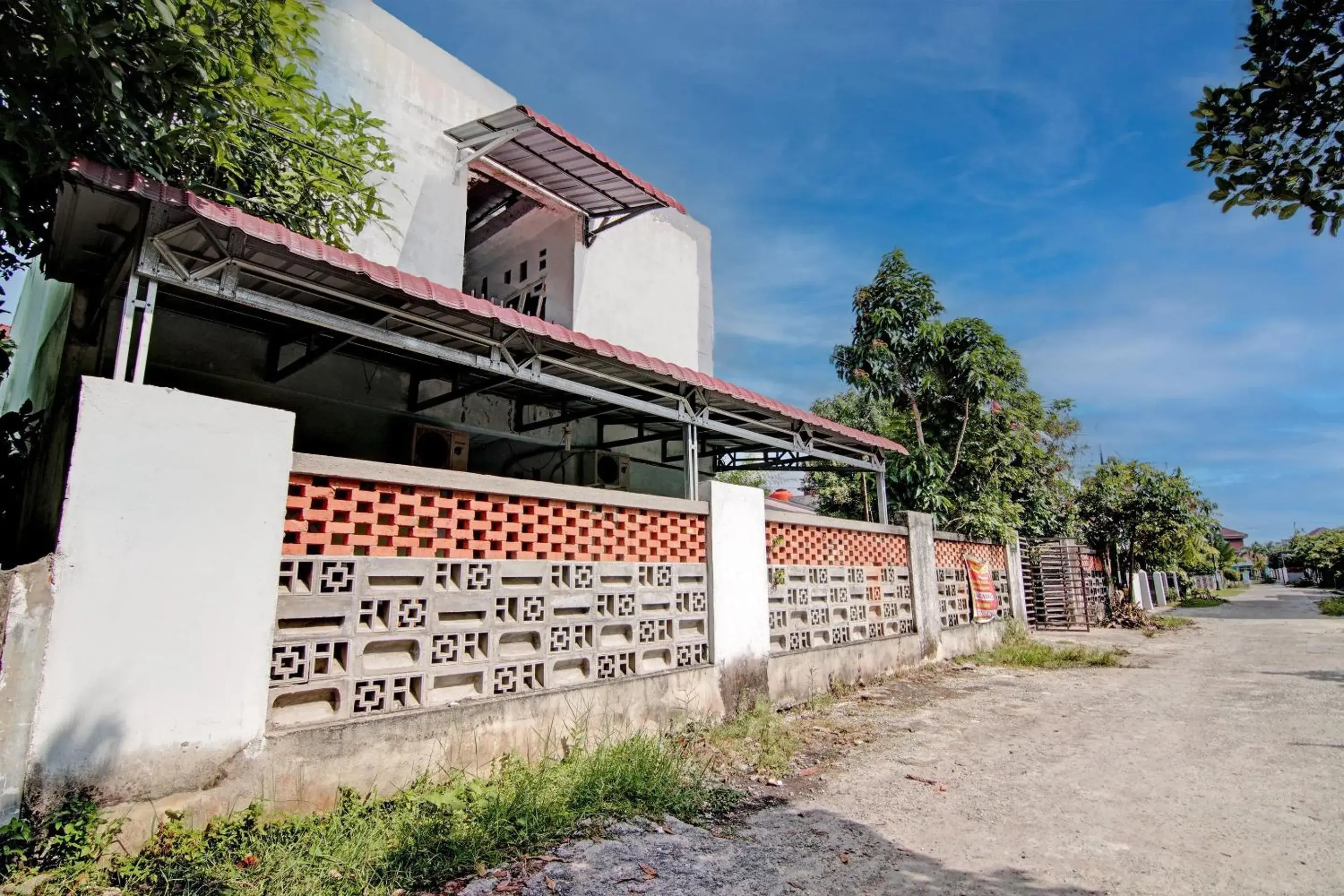 Facade/entrance in Hotel O Marvel House Syariah Facade/entrance in Hotel O Marvel House Syariah