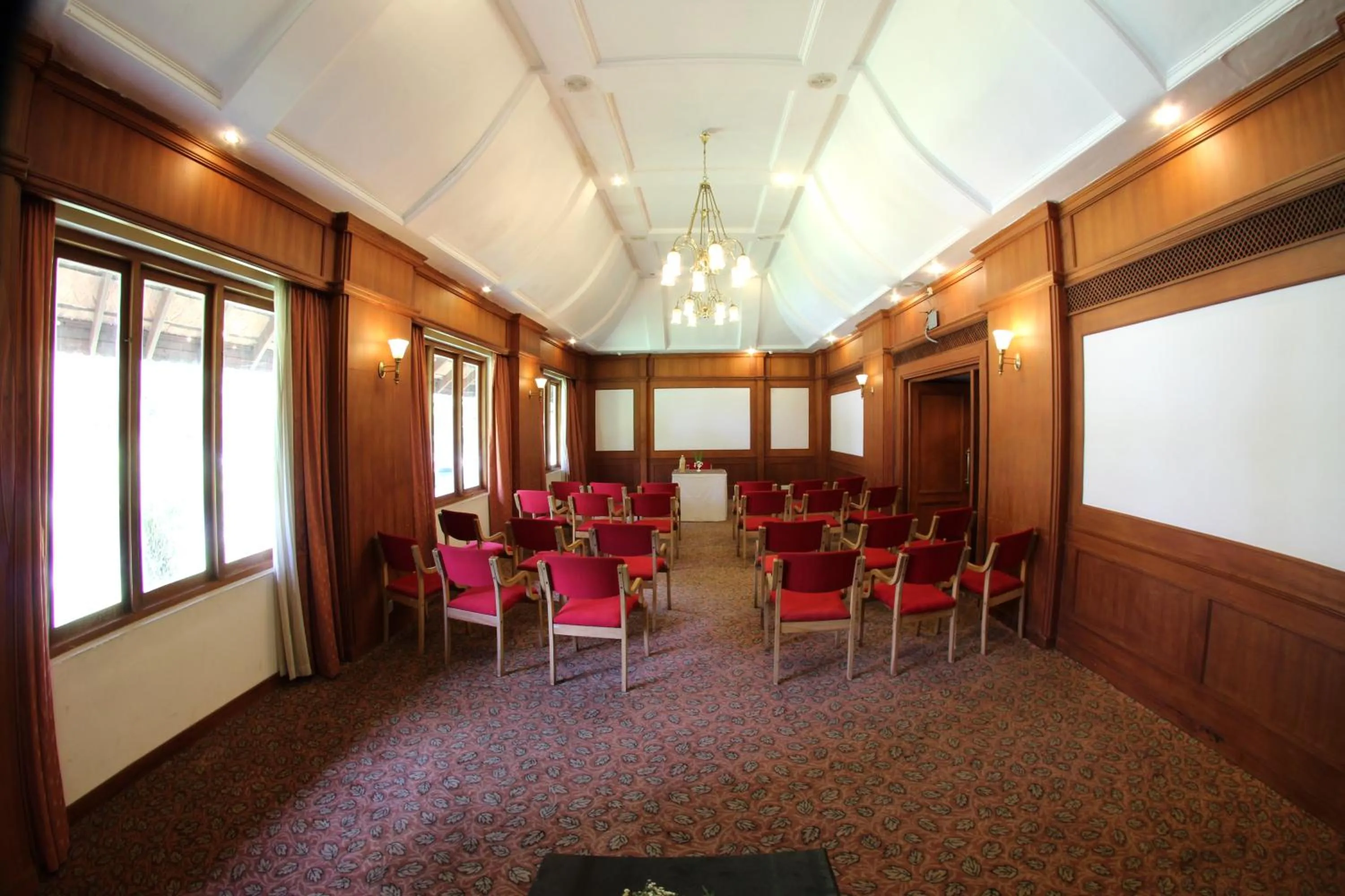 Restaurant/places to eat in KTDC Bolgatty Palace & Island Resort