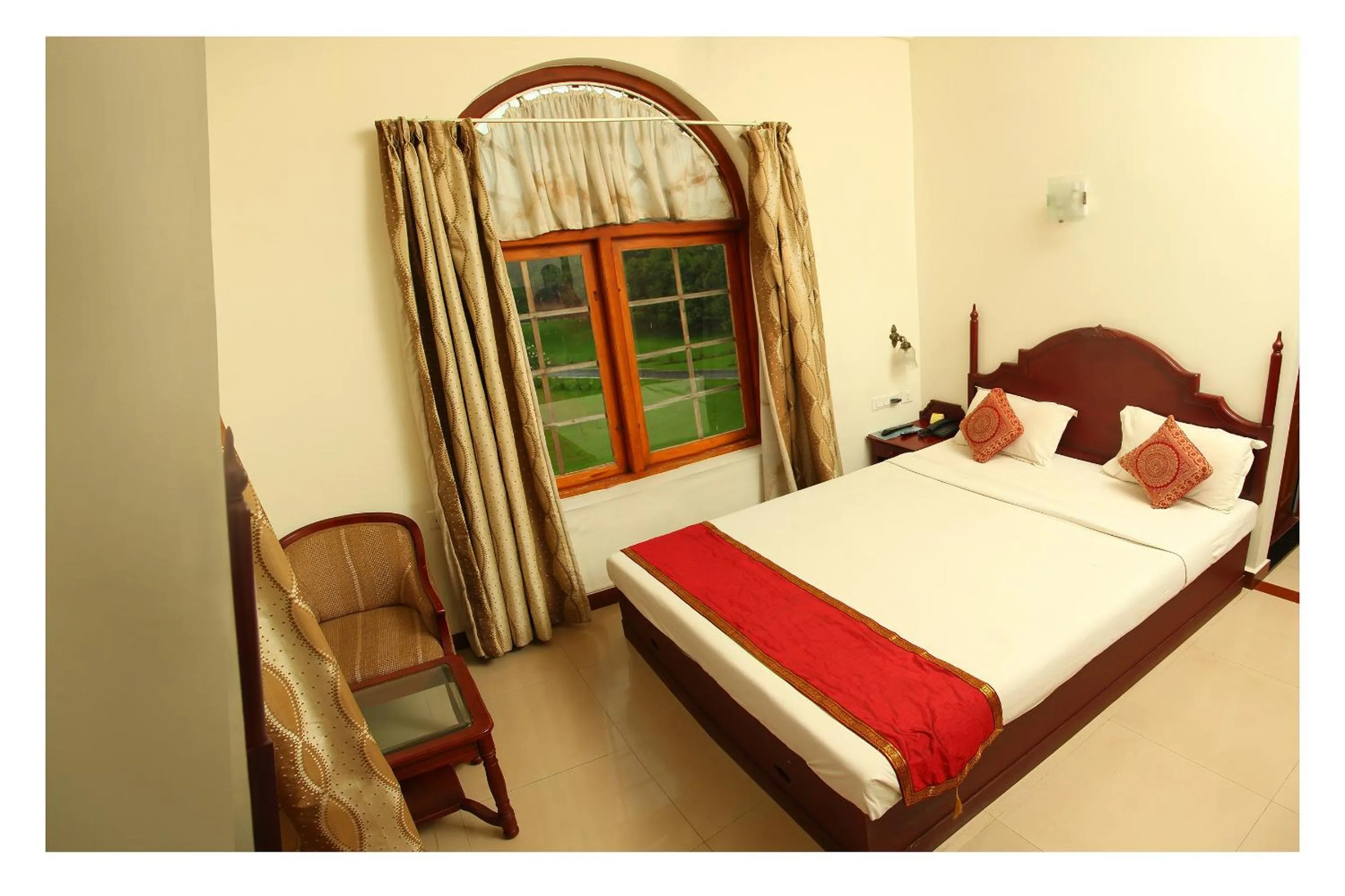 Bed in KTDC Bolgatty Palace & Island Resort