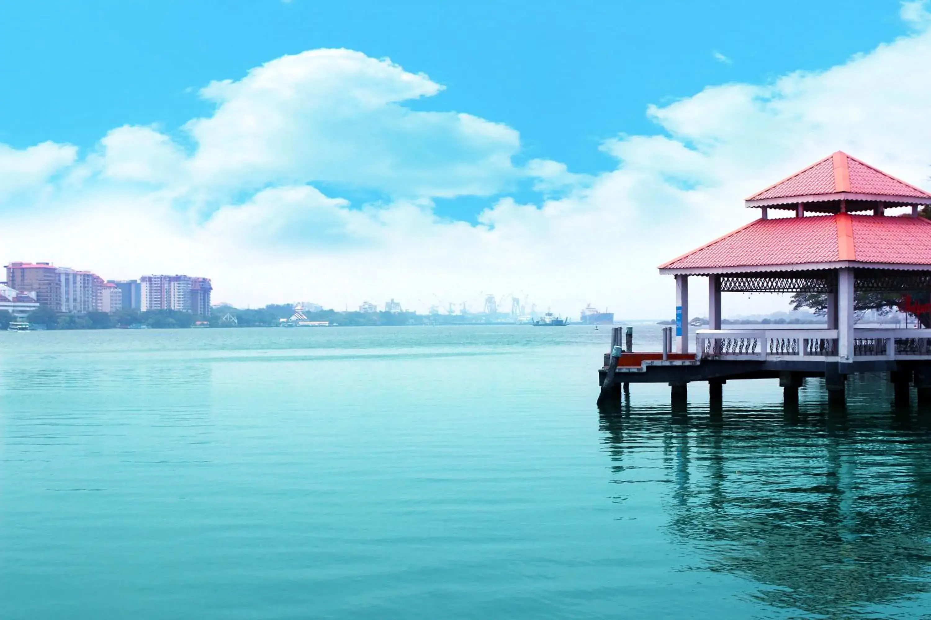 Swimming pool in KTDC Bolgatty Palace & Island Resort Swimming pool in KTDC Bolgatty Palace & Island Resort