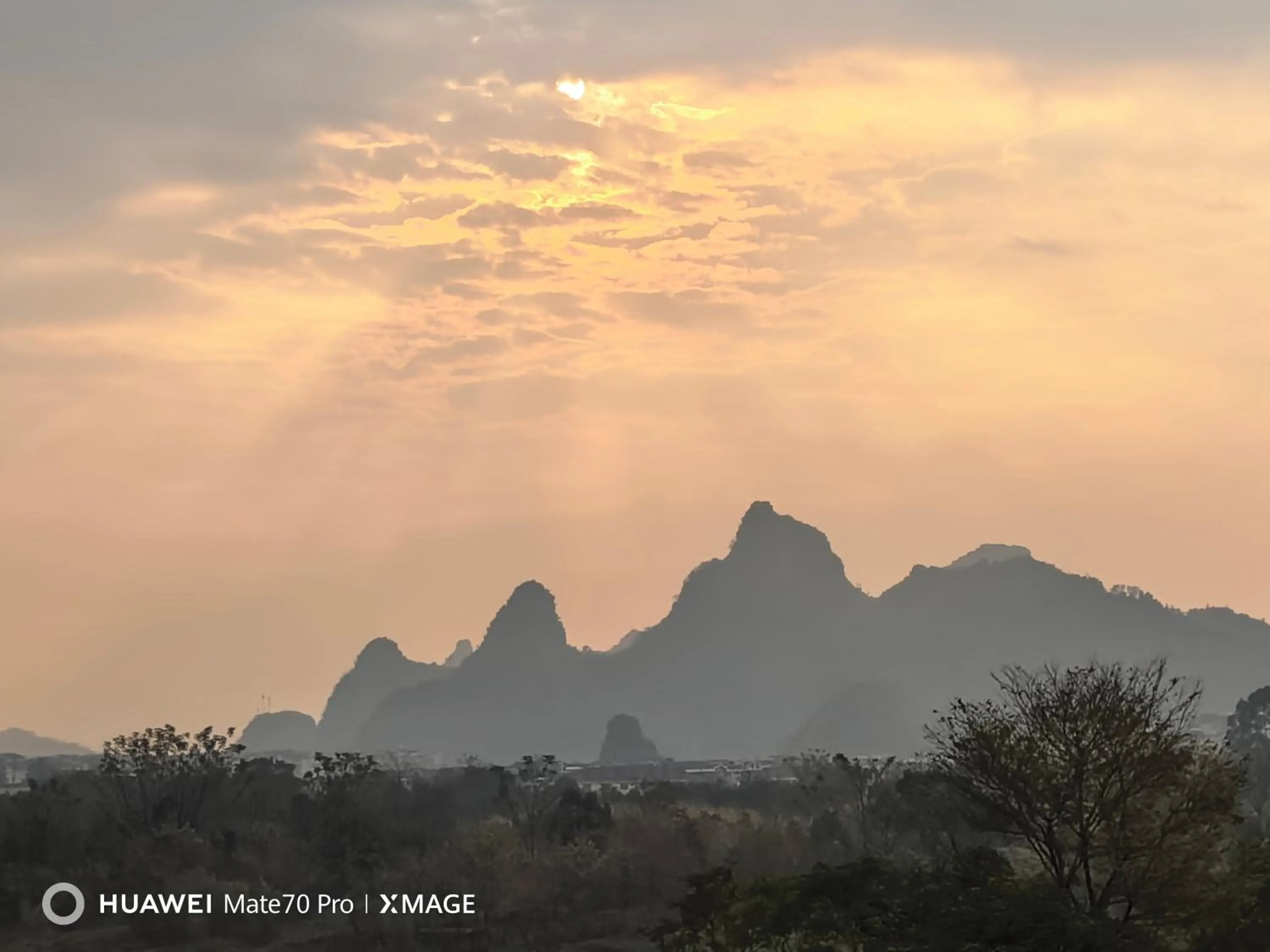 Day in Guilin Village Creek Inn -Beside the lake &Fee pick up service over three nights