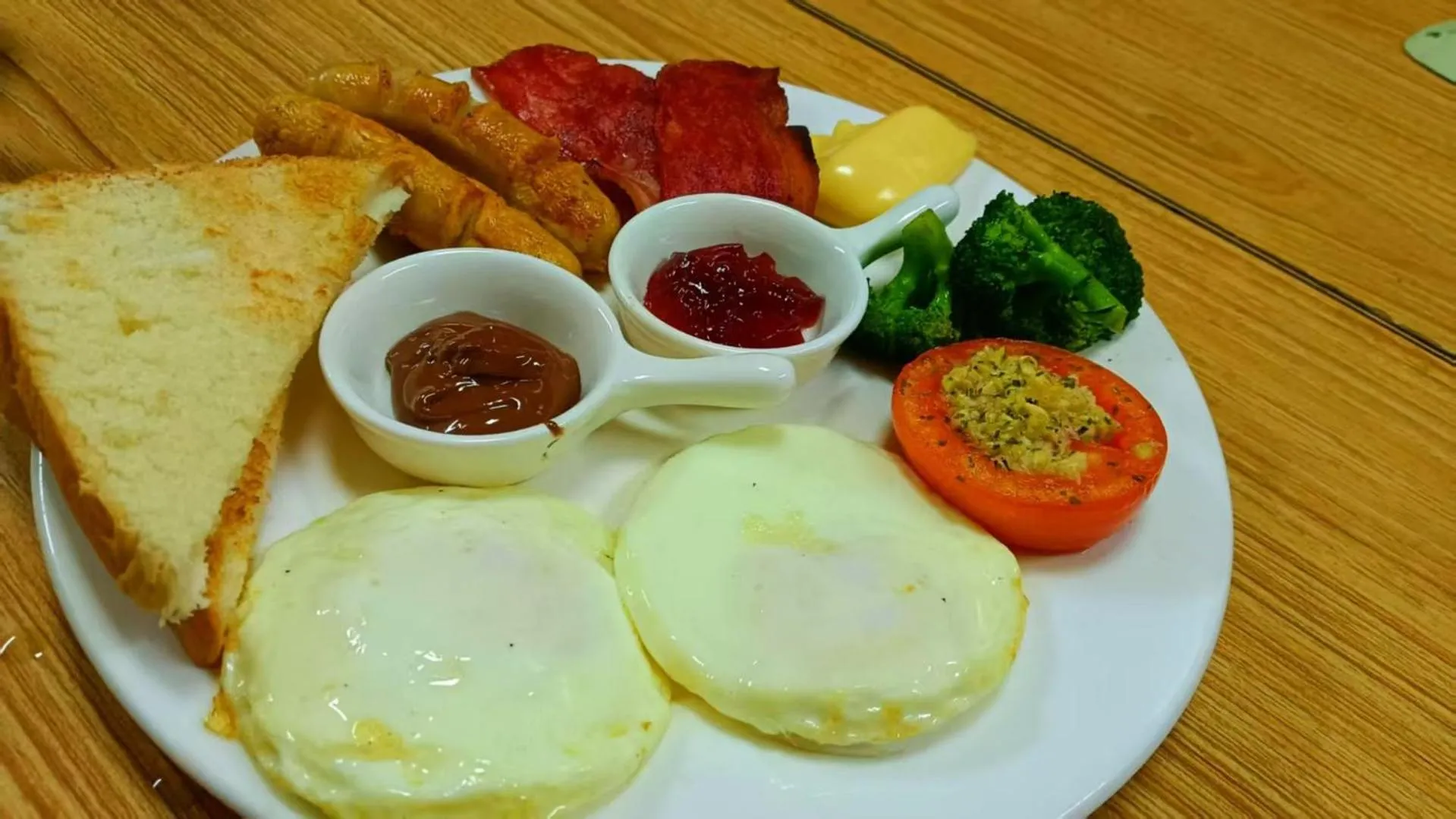 Restaurant/places to eat in Guilin Village Creek Inn -Beside the lake &Fee pick up service over three nights