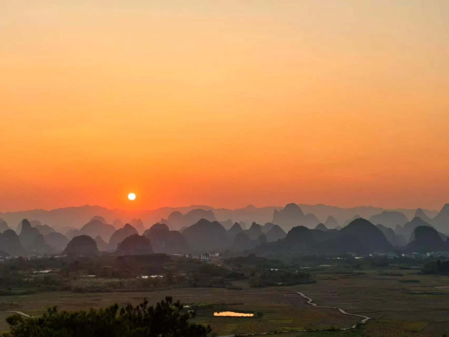 Nearby landmark in Guilin Village Creek Inn -Beside the lake &Fee pick up service over three nights