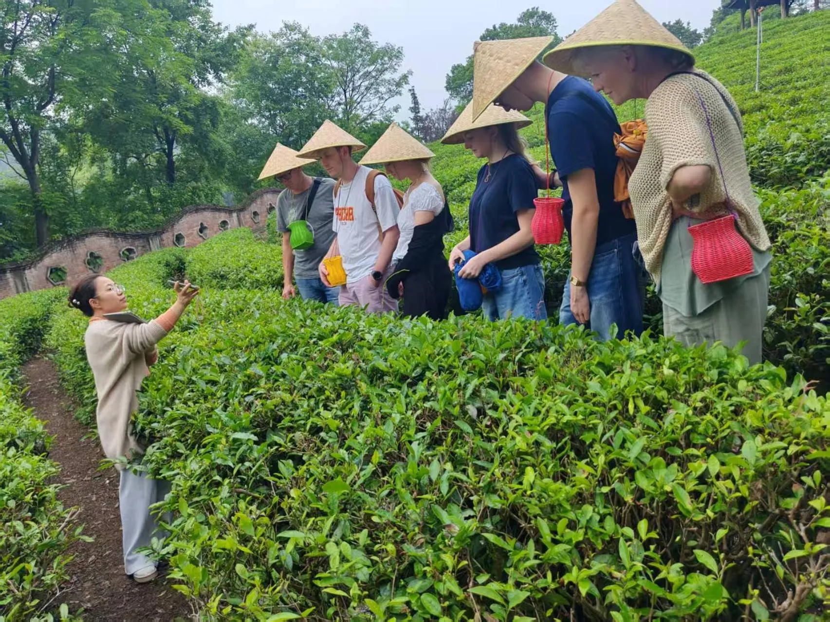 Guilin Village Creek Inn -Beside the lake &Fee pick up service over three nights