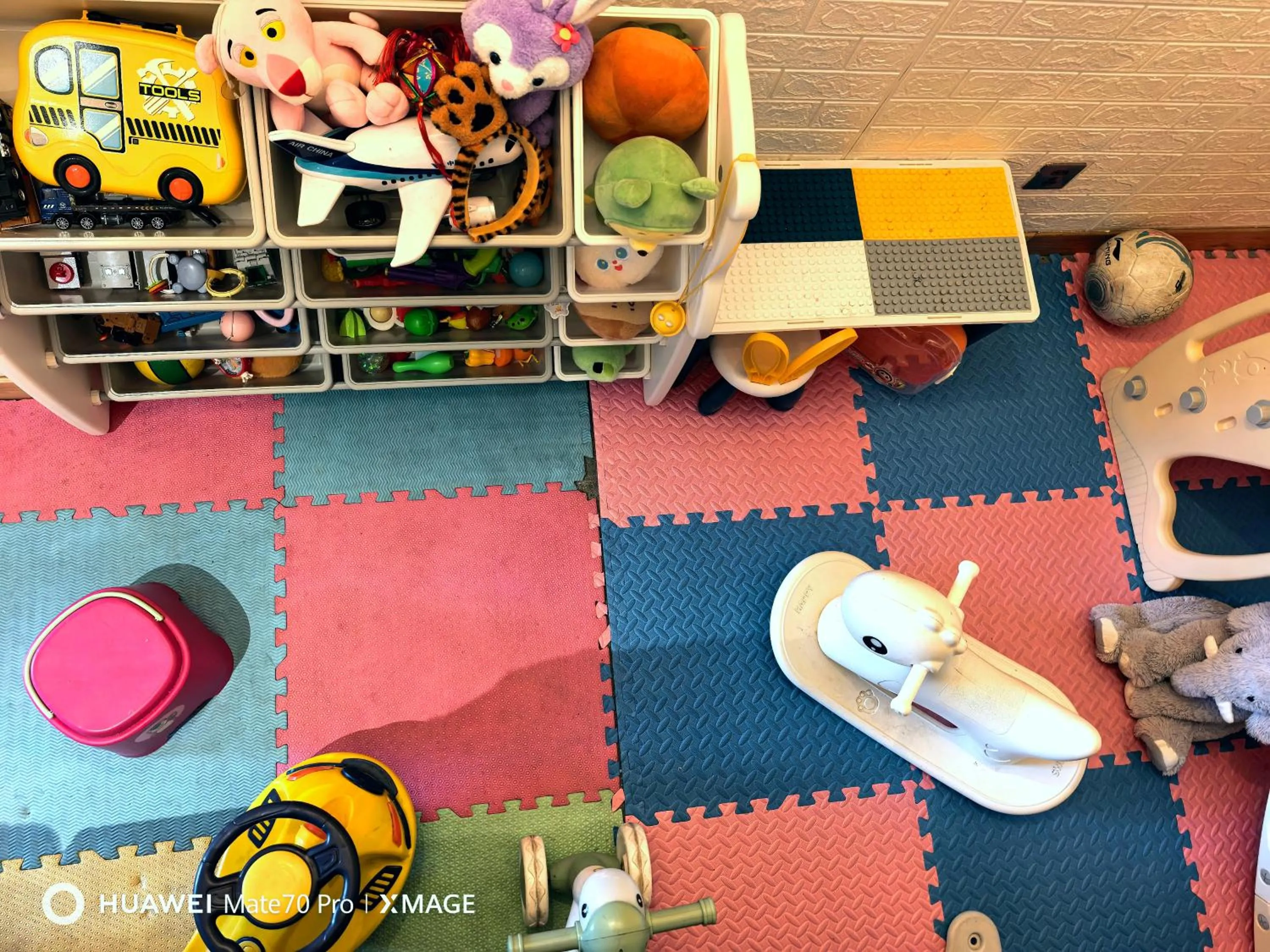 Children play ground in Guilin Village Creek Inn -Beside the lake &Fee pick up service over three nights