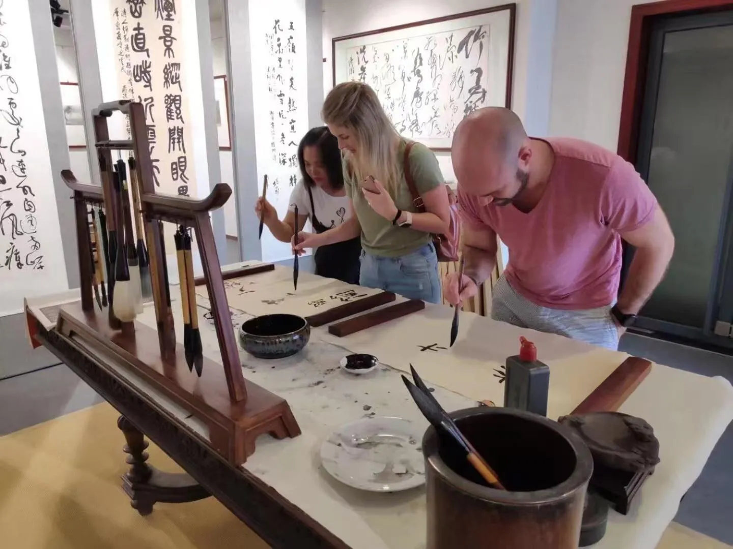 People in Guilin Village Creek Inn -Beside the lake &Fee pick up service over three nights