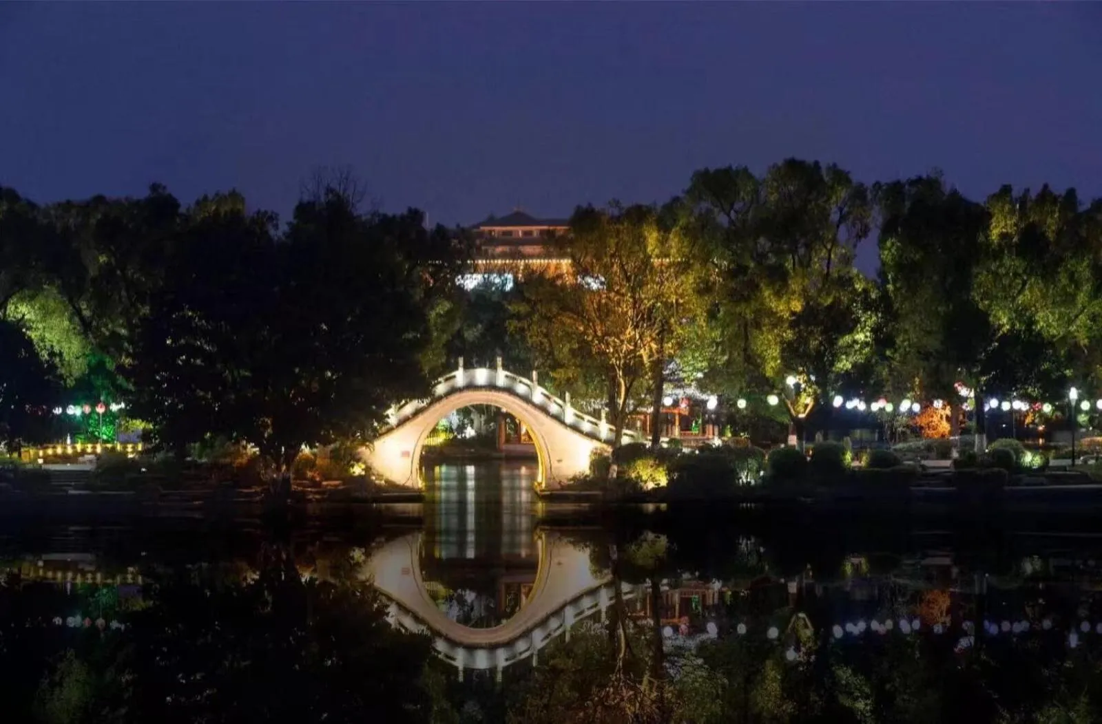 Nearby landmark in Guilin Village Creek Inn -Beside the lake &Fee pick up service over three nights