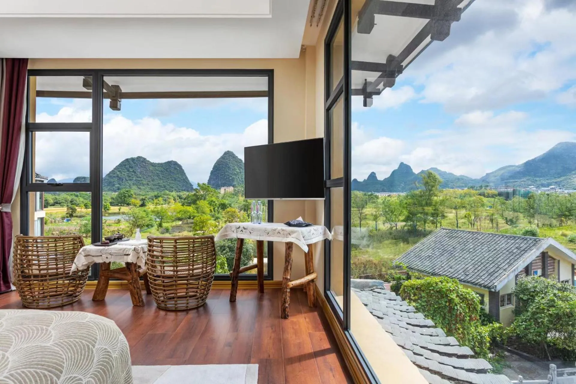 Natural landscape in Guilin Village Creek Inn -Beside the lake &Fee pick up service over three nights