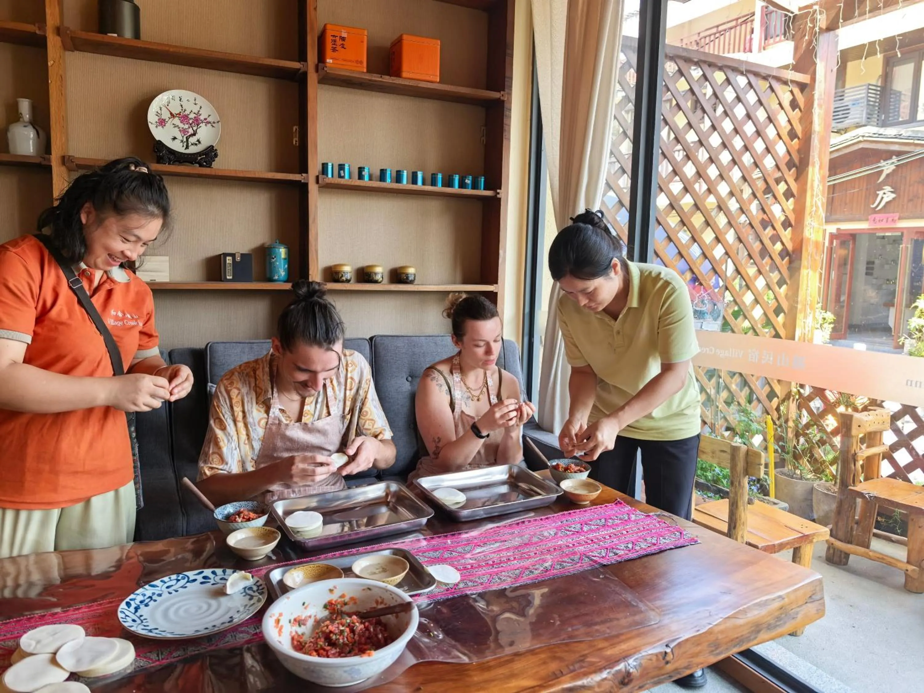 People in Guilin Village Creek Inn -Beside the lake &Fee pick up service over three nights