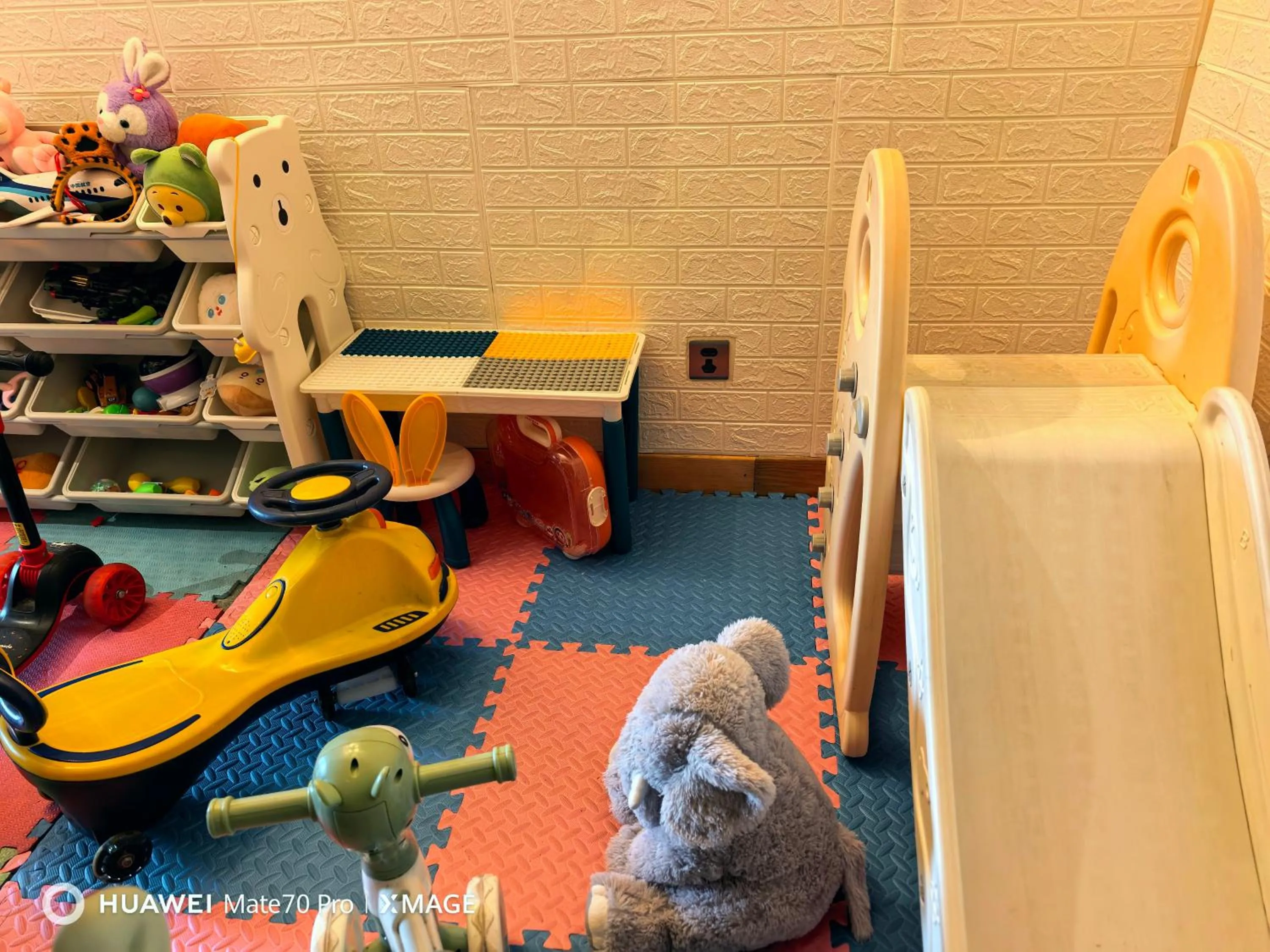 Children play ground in Guilin Village Creek Inn -Beside the lake &Fee pick up service over three nights