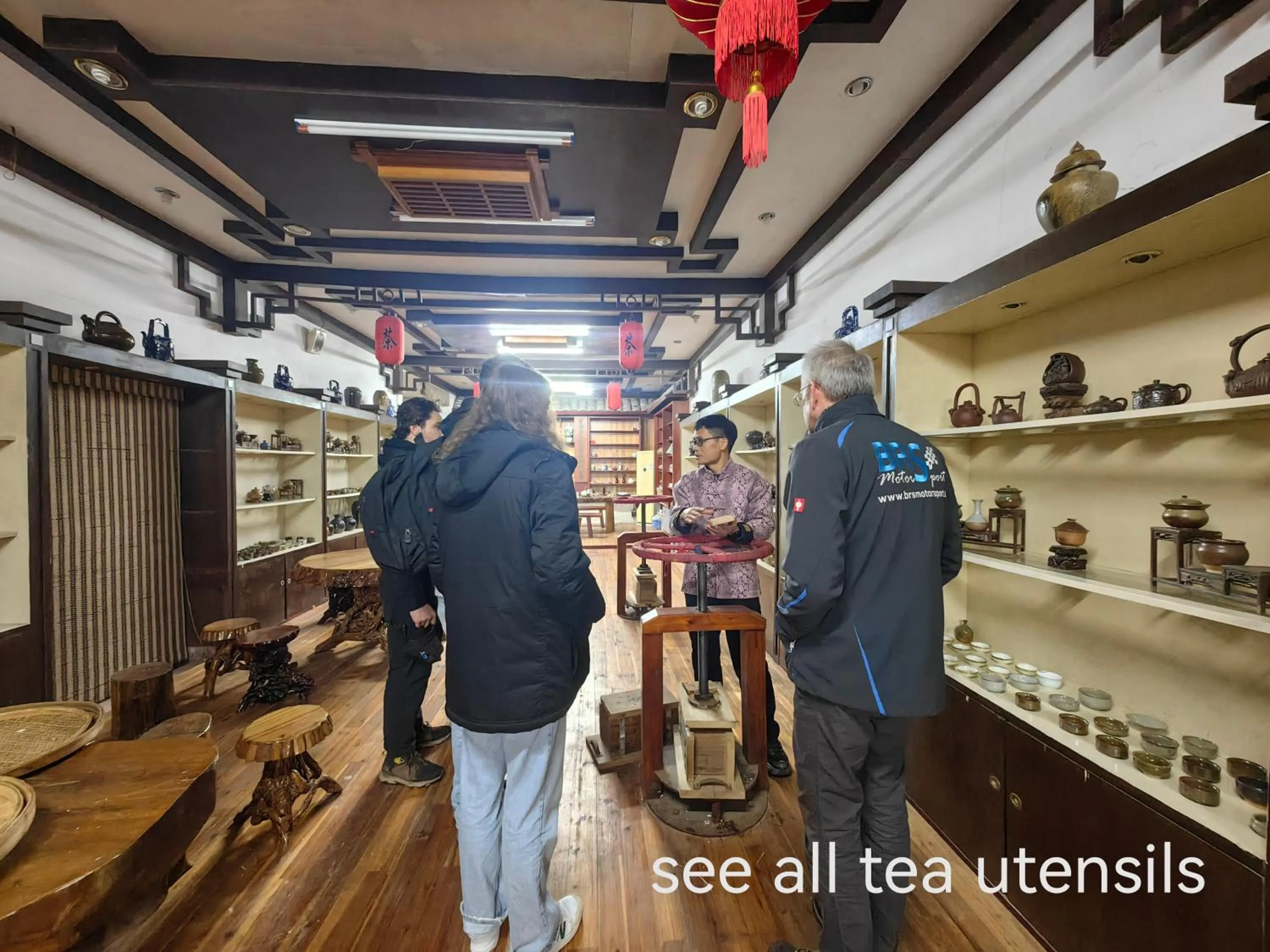 People in Guilin Village Creek Inn -Beside the lake &Fee pick up service over three nights