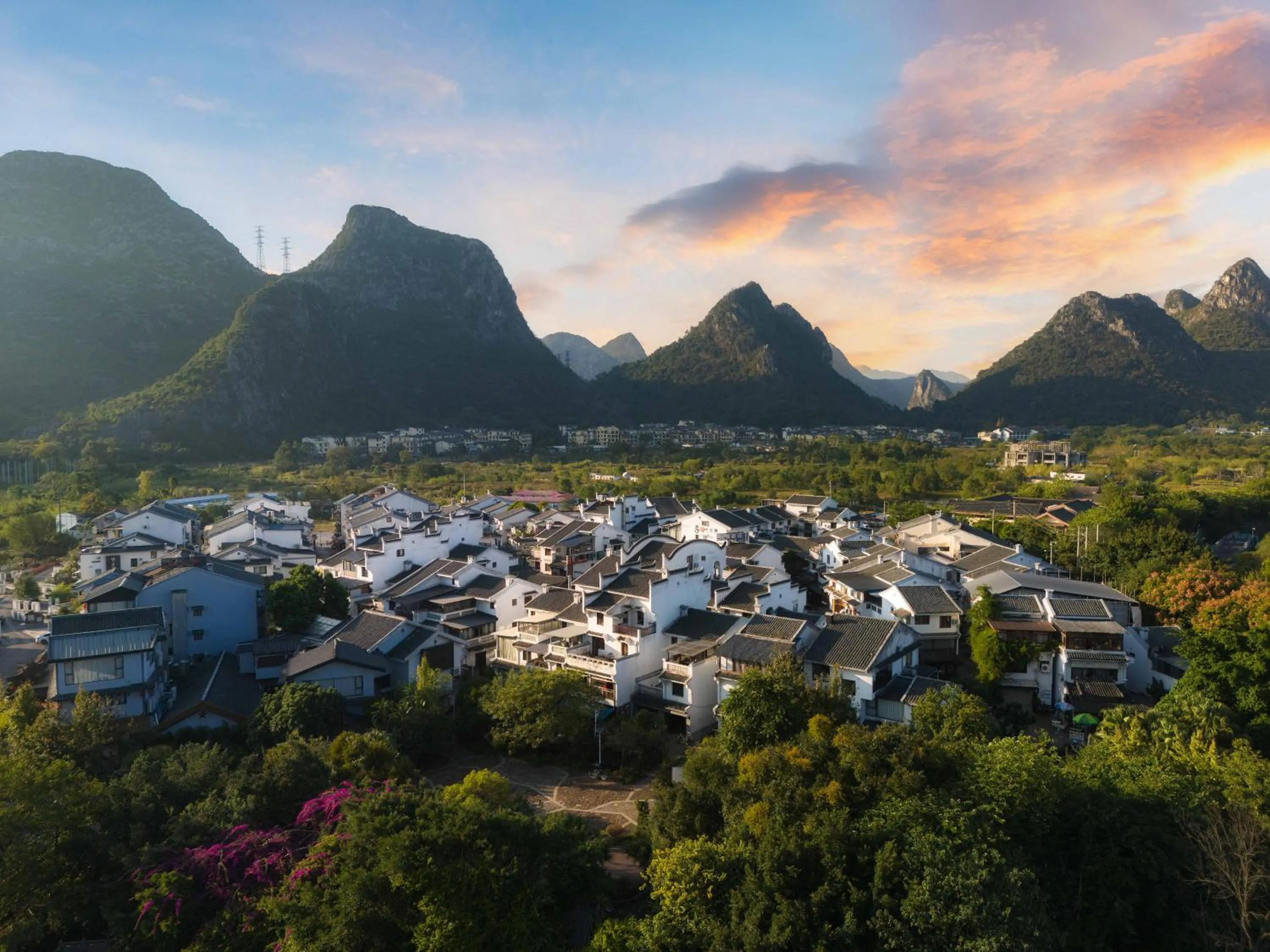Nearby landmark in Guilin Village Creek Inn -Beside the lake &Fee pick up service over three nights