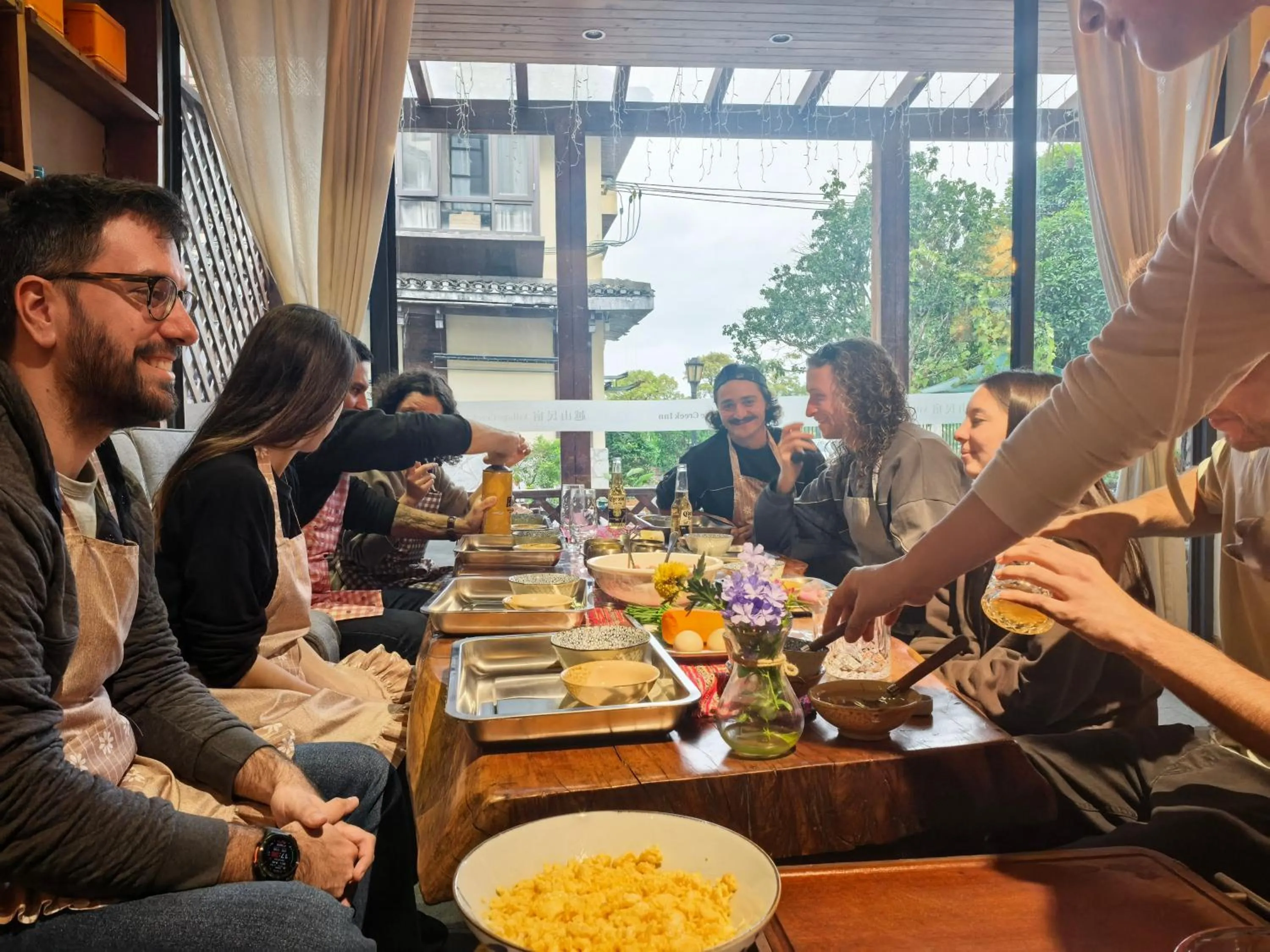 People in Guilin Village Creek Inn -Beside the lake &Fee pick up service over three nights