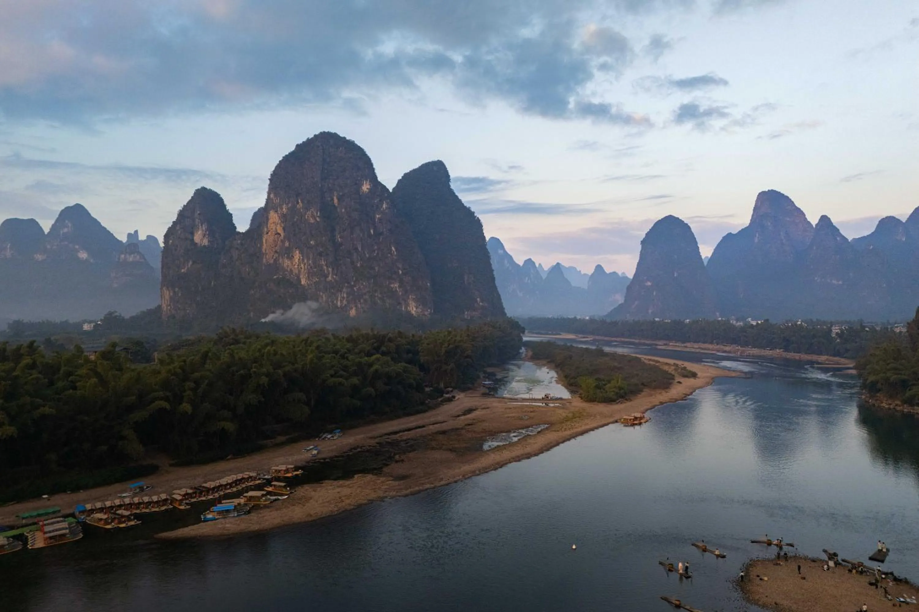 Nearby landmark in Guilin Village Creek Inn -Beside the lake &Fee pick up service over three nights