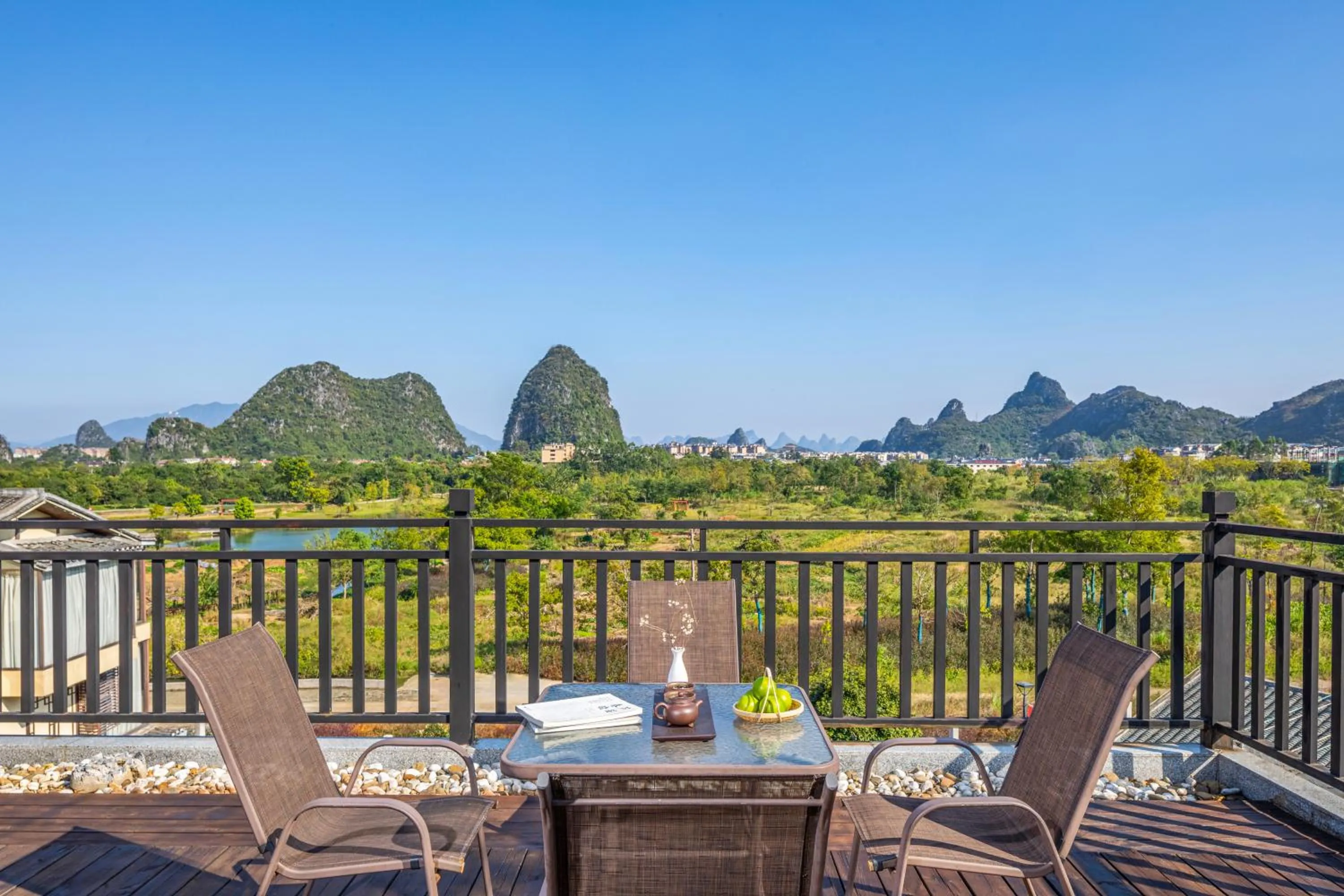 Day in Guilin Village Creek Inn -Beside the lake &Fee pick up service over three nights